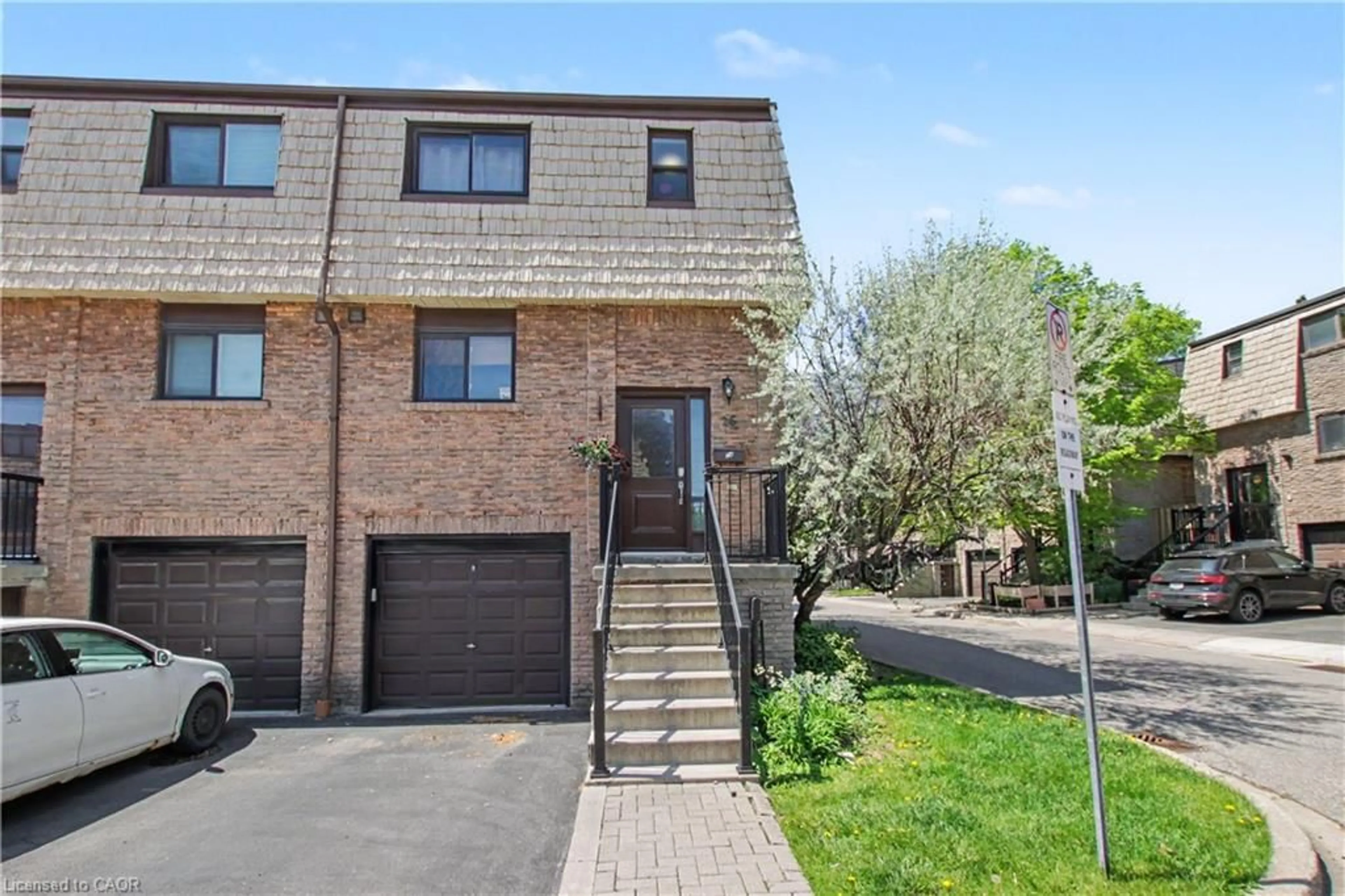 Home with brick exterior material, street for 1520 Sixth Line #26, Oakville Ontario L6H 2P2