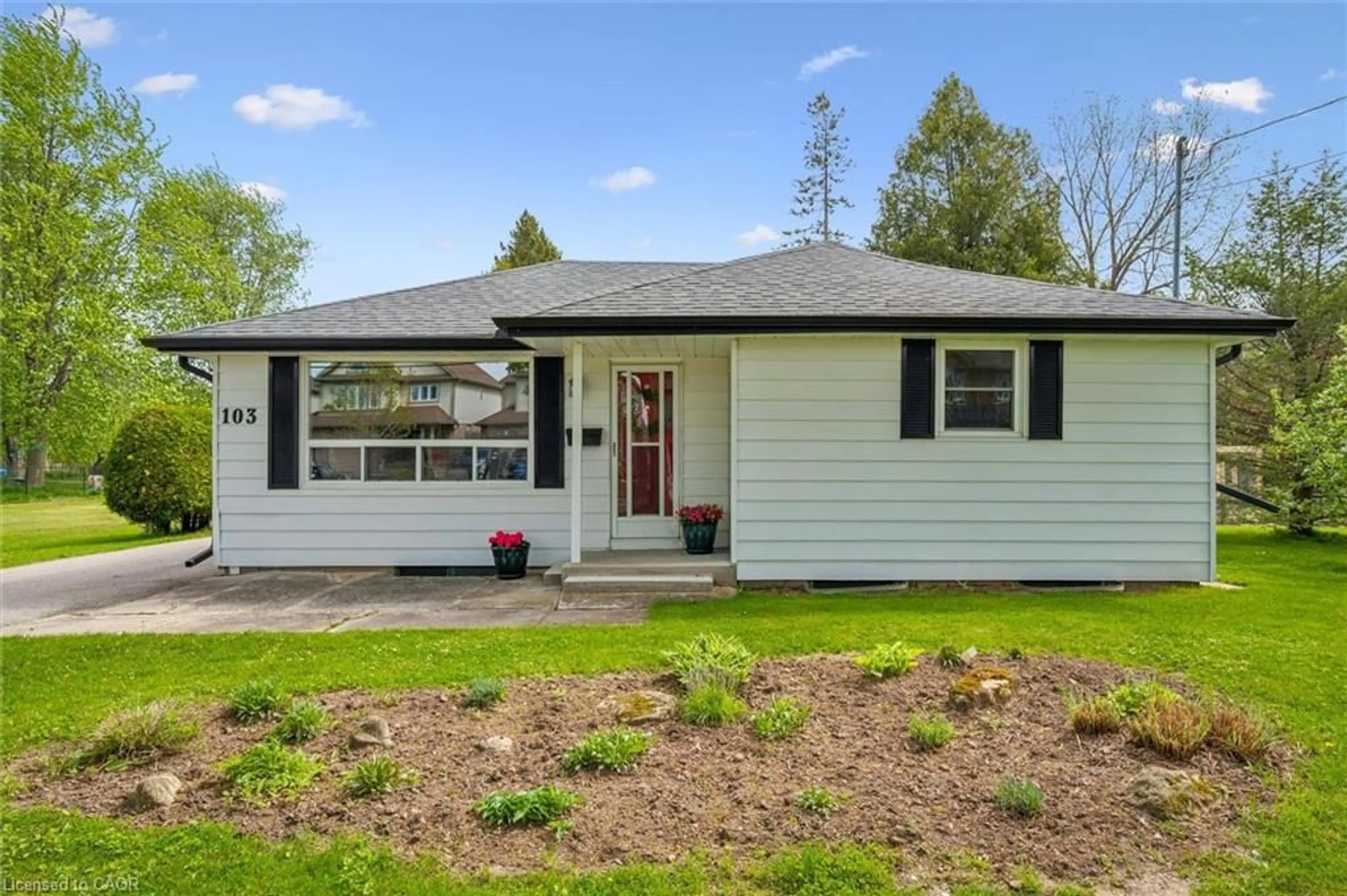 Home with vinyl exterior material, street for 103 Cityview Dr, Guelph Ontario N1E 6Y7