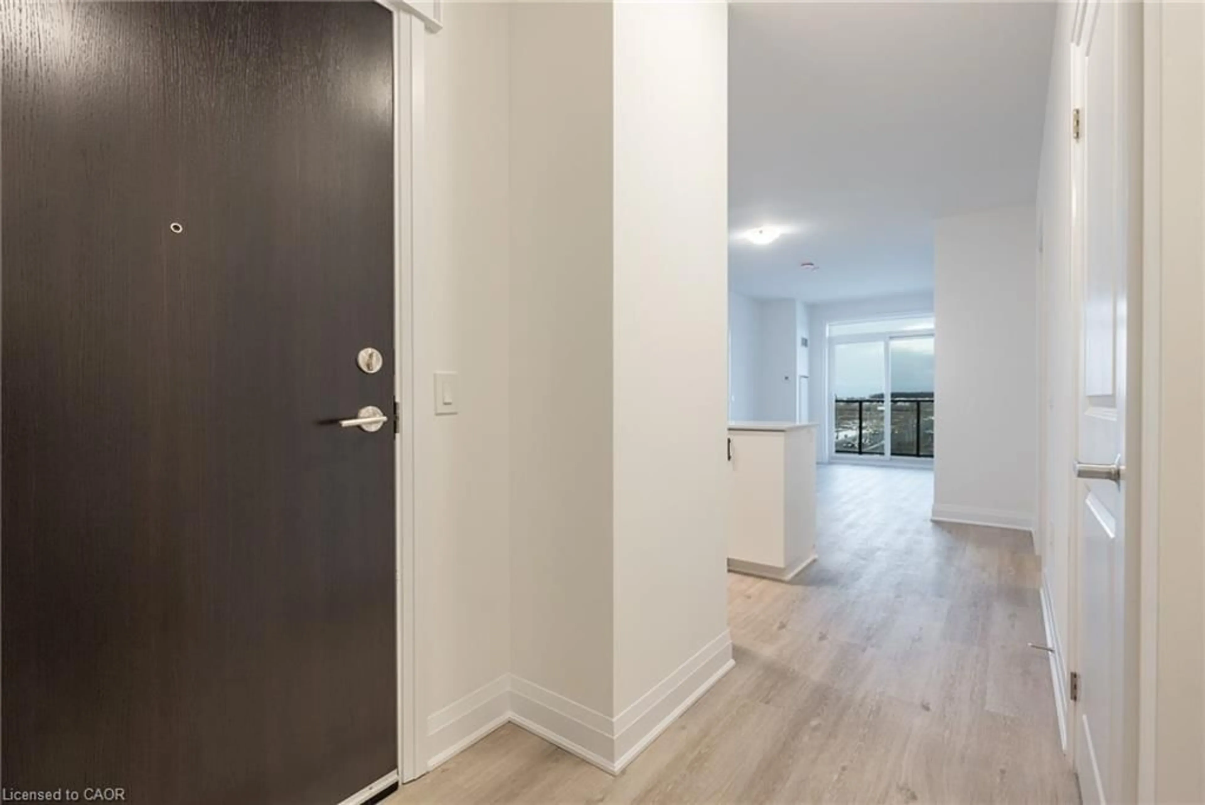 Indoor foyer for 1936 Rymal Rd #512, Hamilton Ontario L0R 1P0