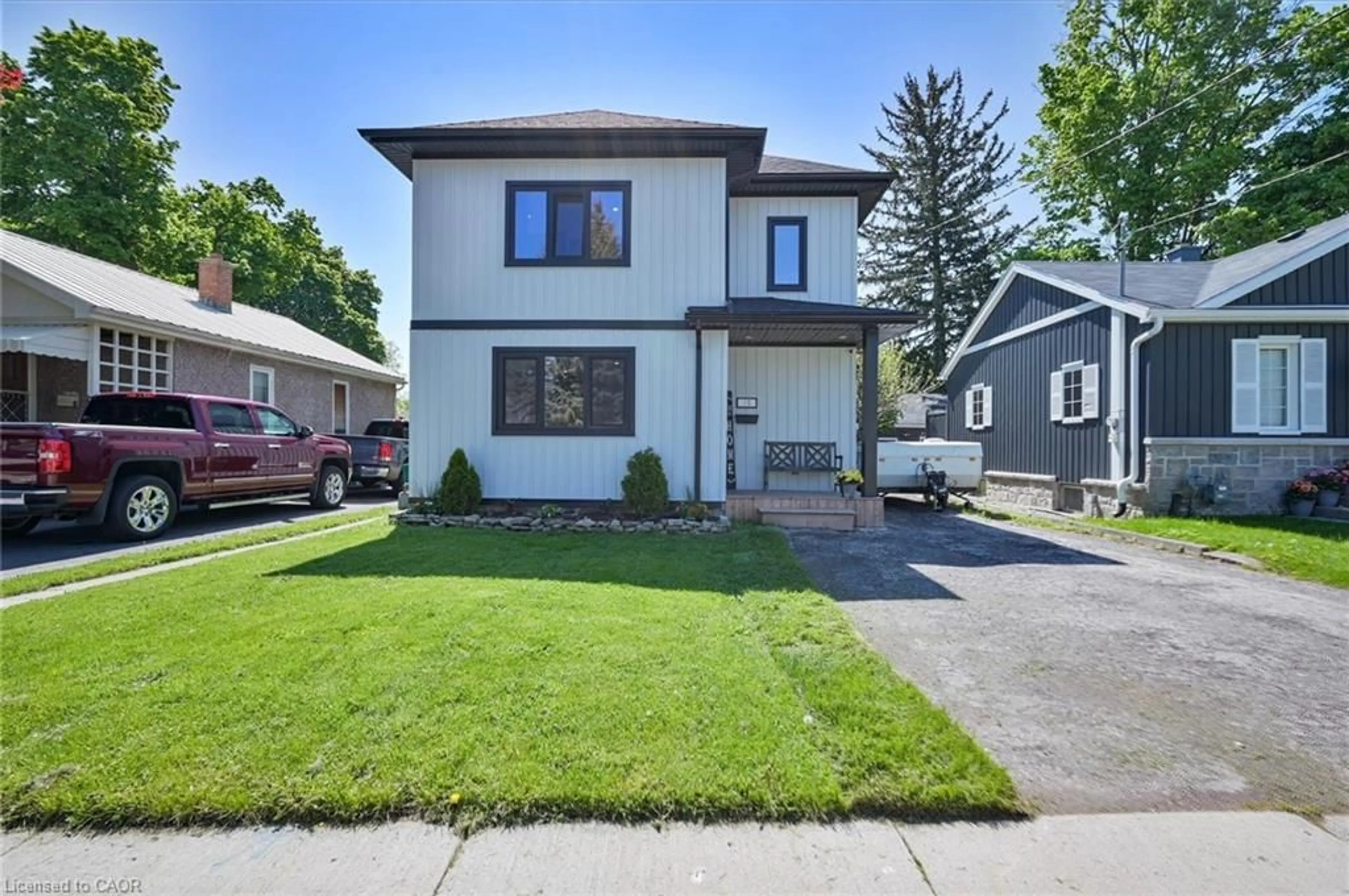 Home with brick exterior material, street for 15 Manchester St, Cambridge Ontario N1R 1R5