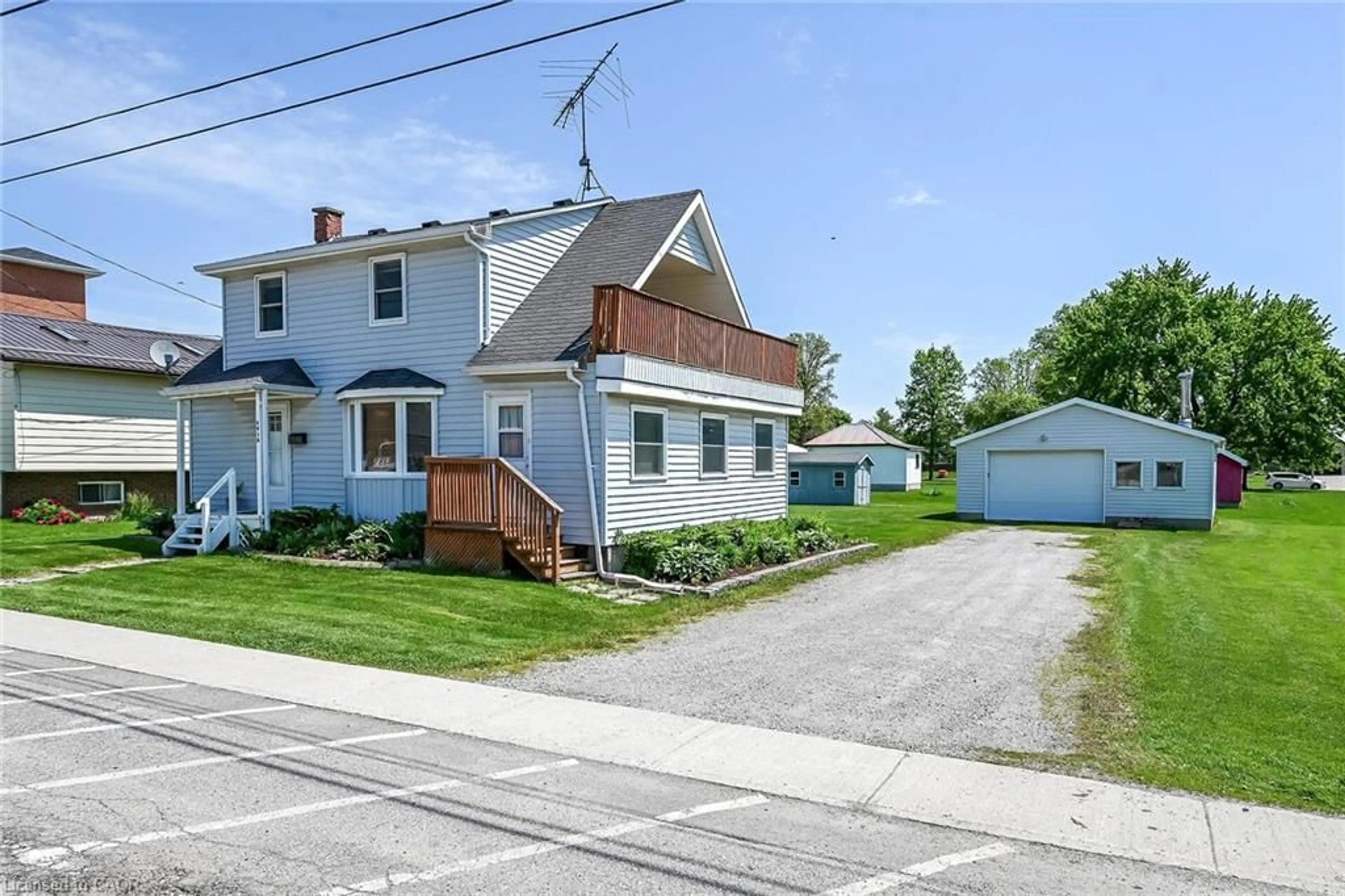 A pic from outside/outdoor area/front of a property/back of a property/a pic from drone, street for 4010 Park St, Jarvis Ontario N0A 1J0