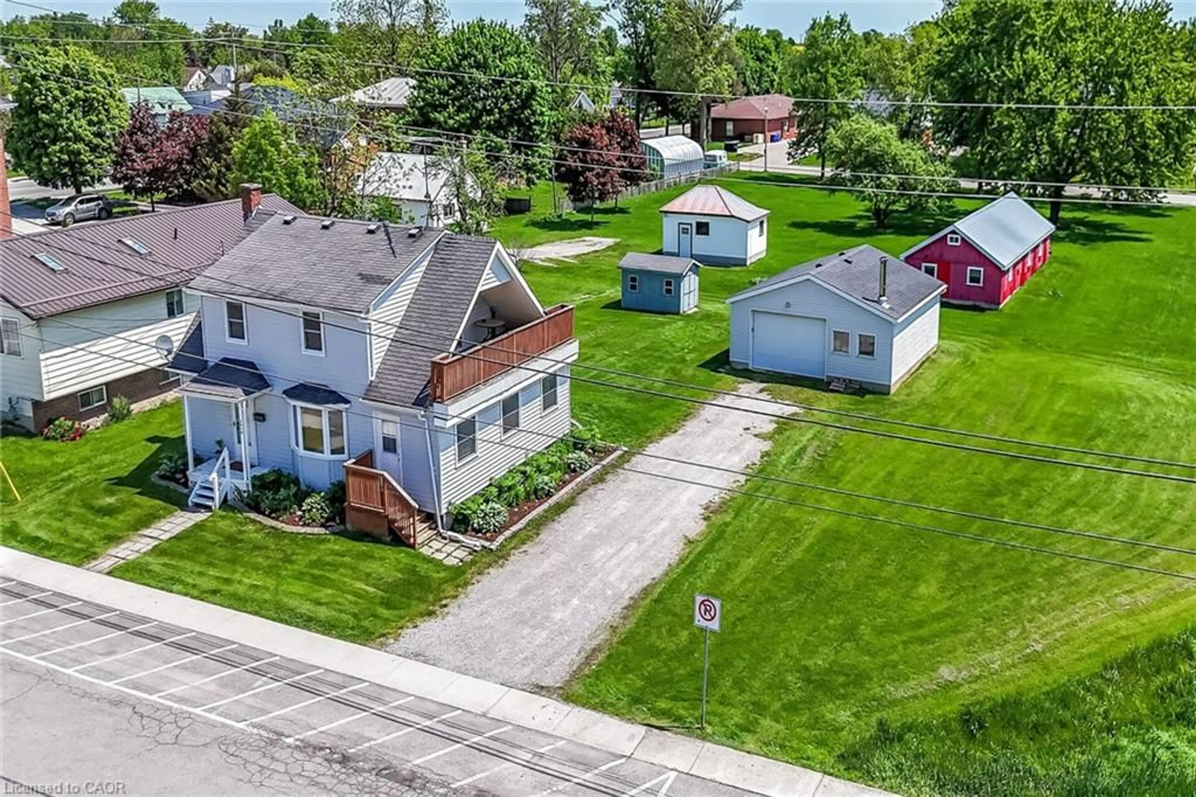 A pic from outside/outdoor area/front of a property/back of a property/a pic from drone, street for 4010 Park St, Jarvis Ontario N0A 1J0