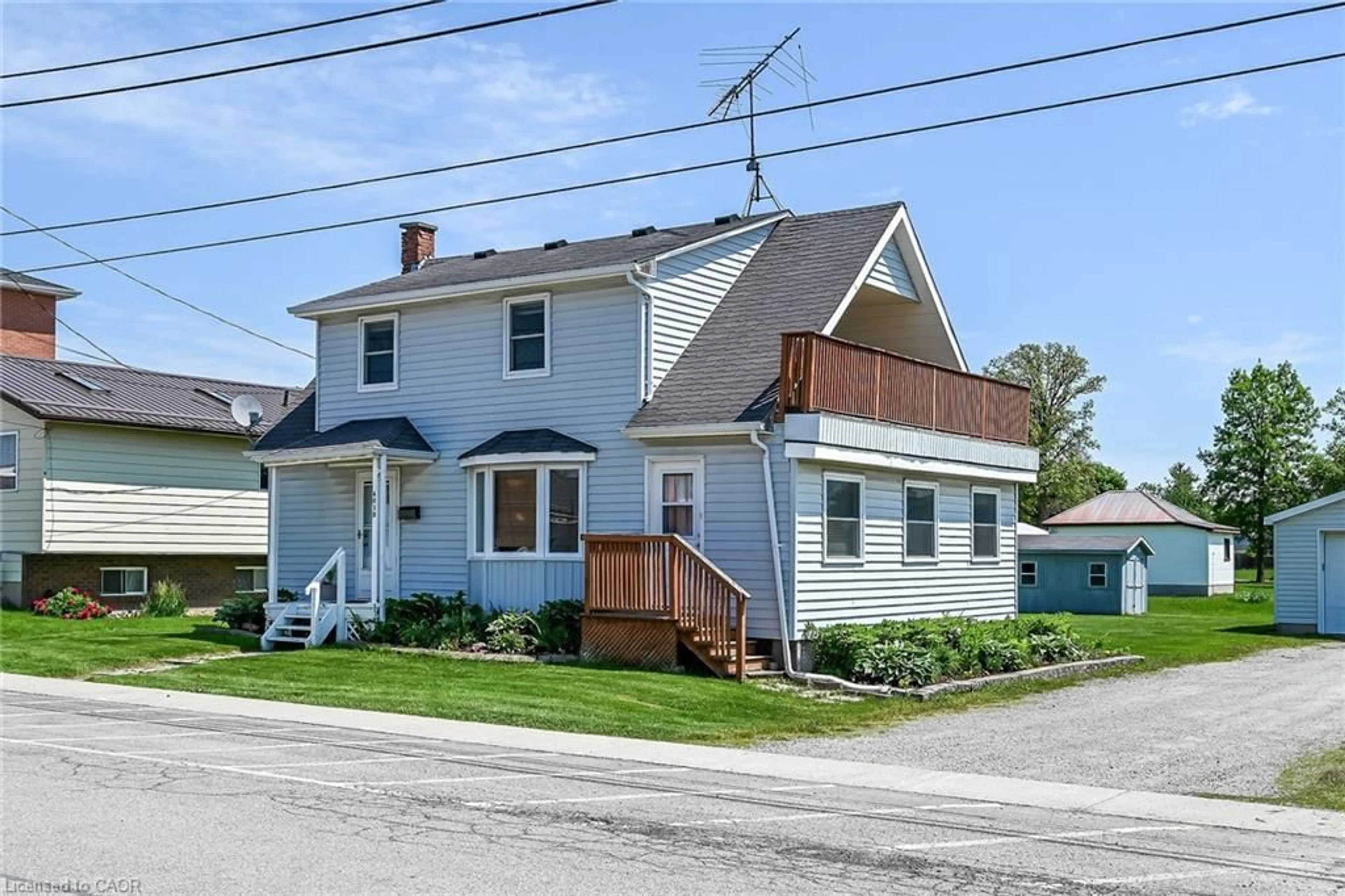 Home with vinyl exterior material, street for 4010 Park St, Jarvis Ontario N0A 1J0