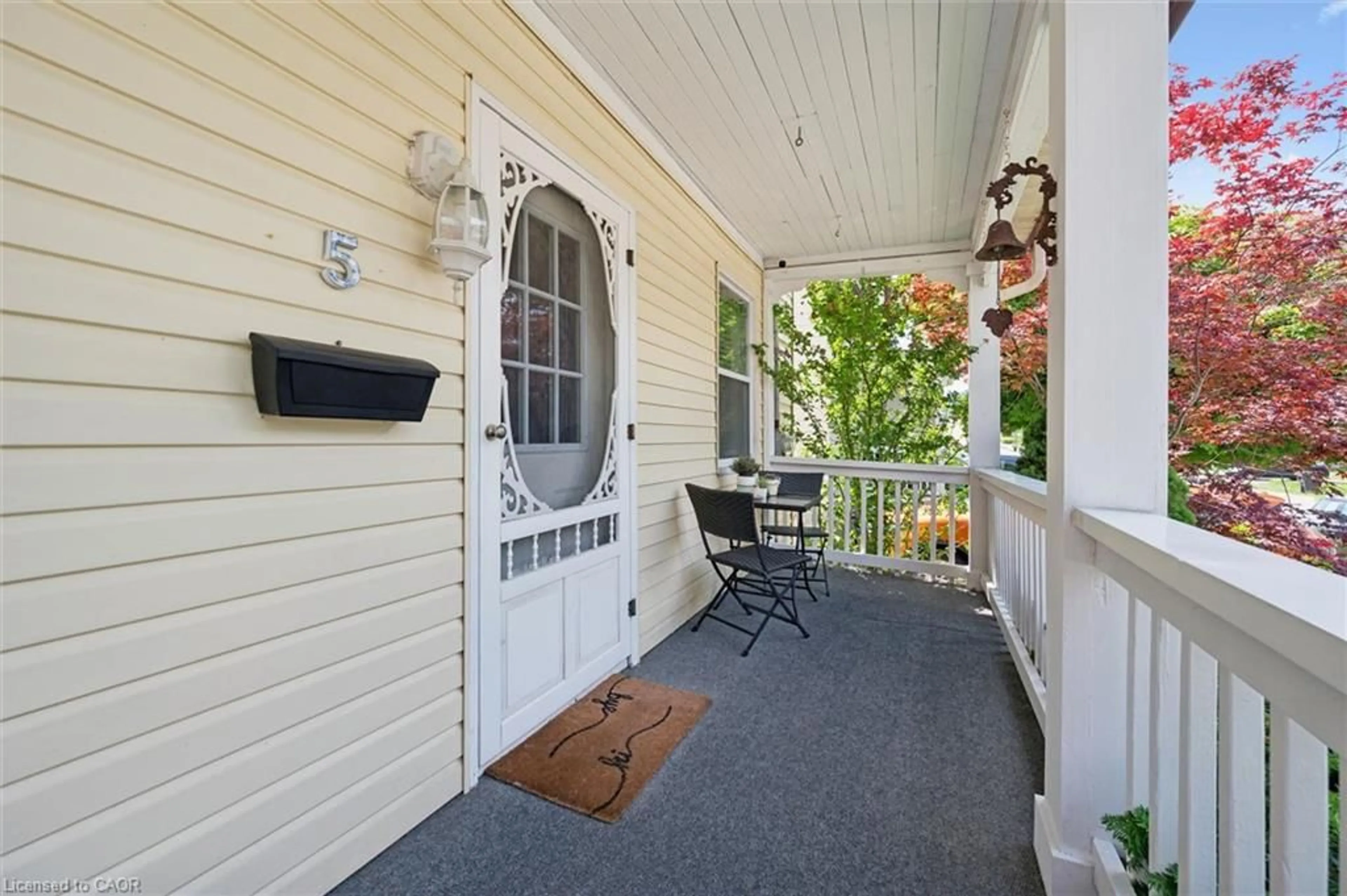 Patio, street for 5 Victoria Ave, Cambridge Ontario N1S 1X2