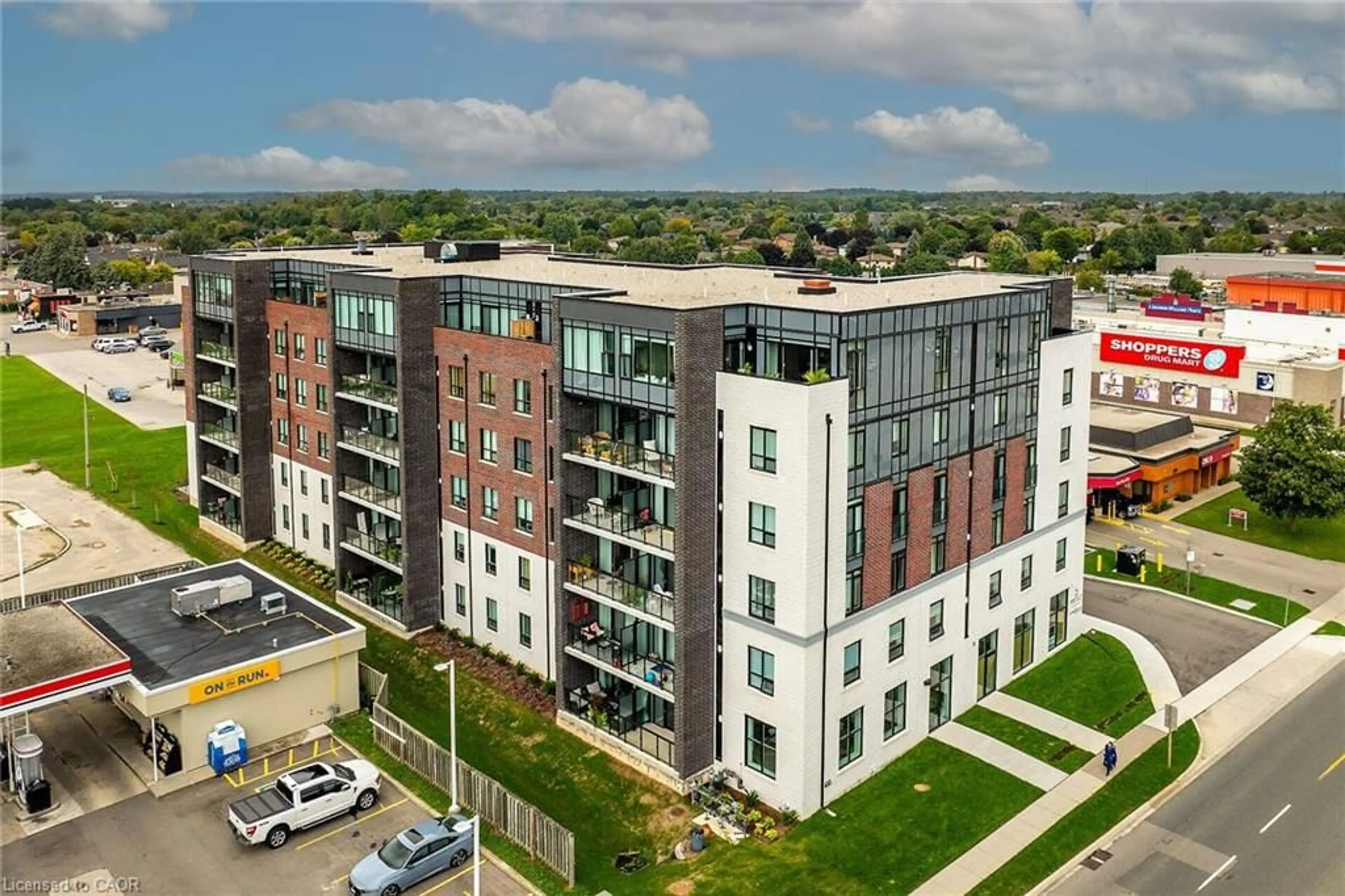 A pic from outside/outdoor area/front of a property/back of a property/a pic from drone, unknown for 5 Hamilton St #513, Waterdown Ontario L8B 2A4