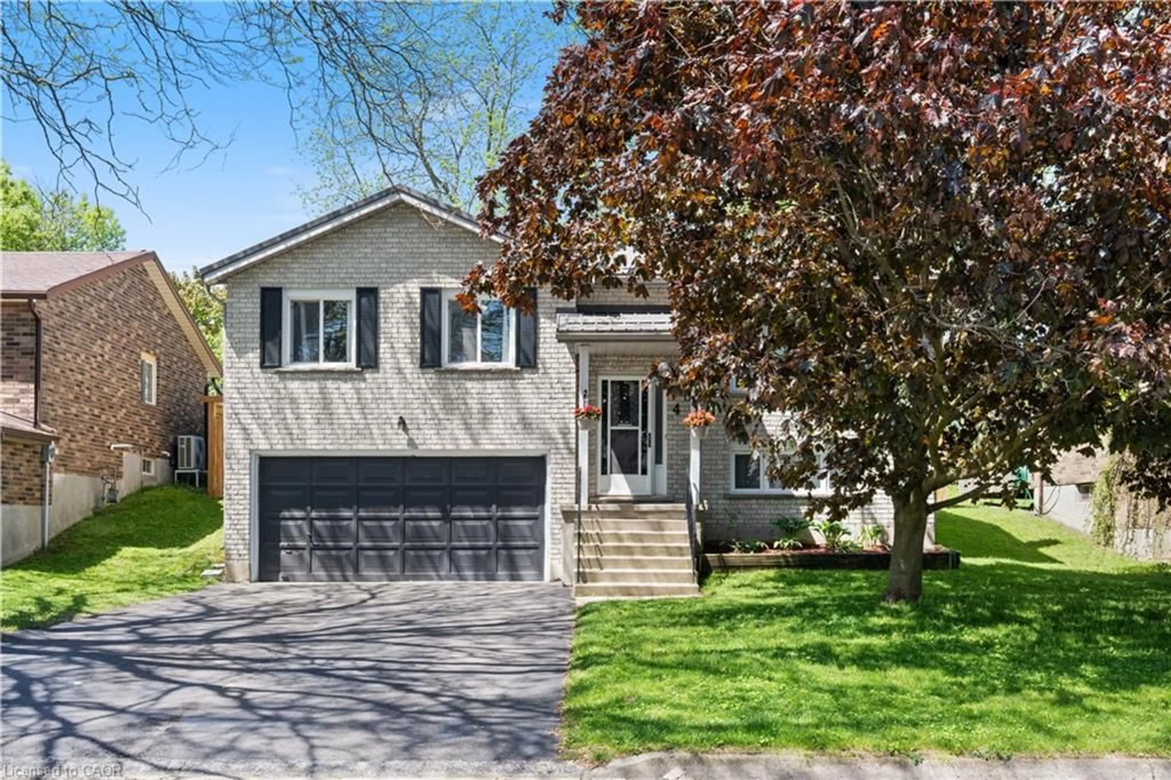 Home with vinyl exterior material, street for 4 Brant St, Simcoe Ontario N3Y 5G2