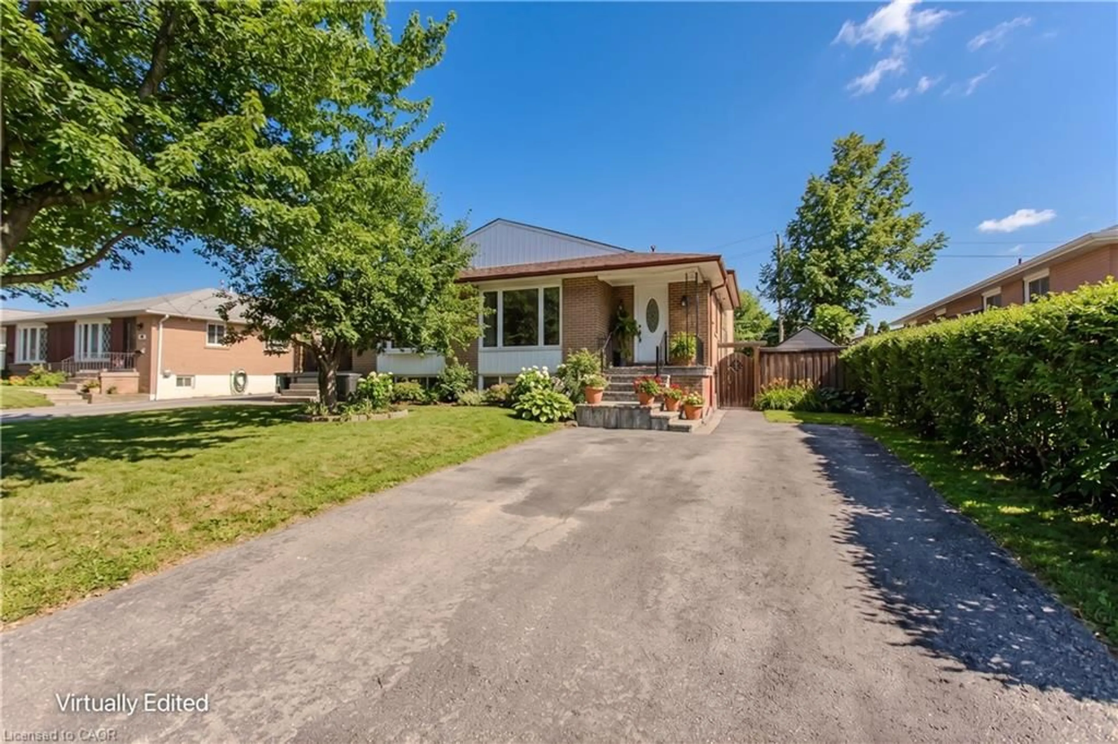 A pic from outside/outdoor area/front of a property/back of a property/a pic from drone, street for 1294 Napier Cres, Oakville Ontario L6H 2A4