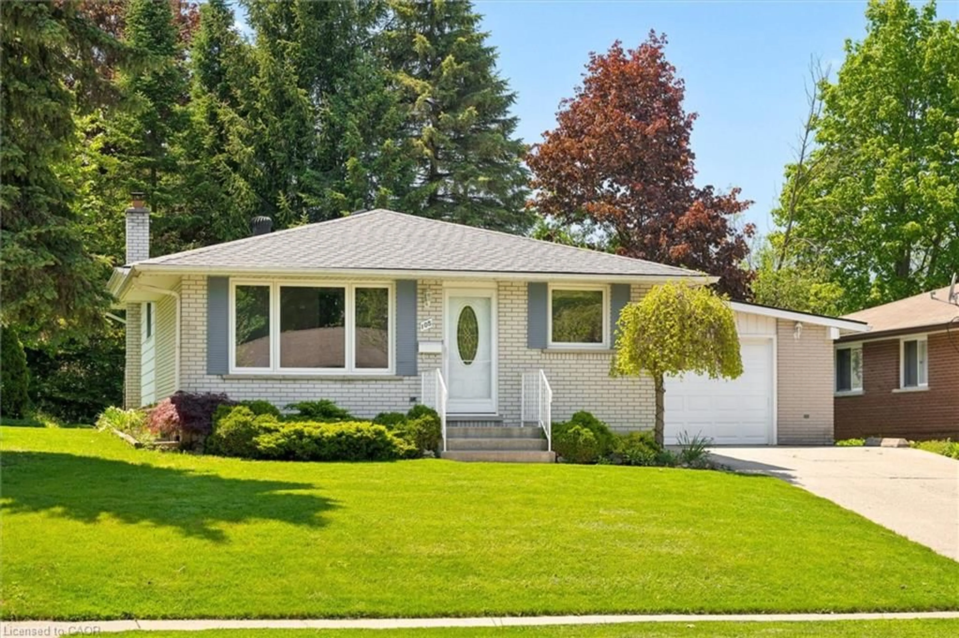 Home with vinyl exterior material, street for 105 Silverspring Cres, Kitchener Ontario N2M 4P3