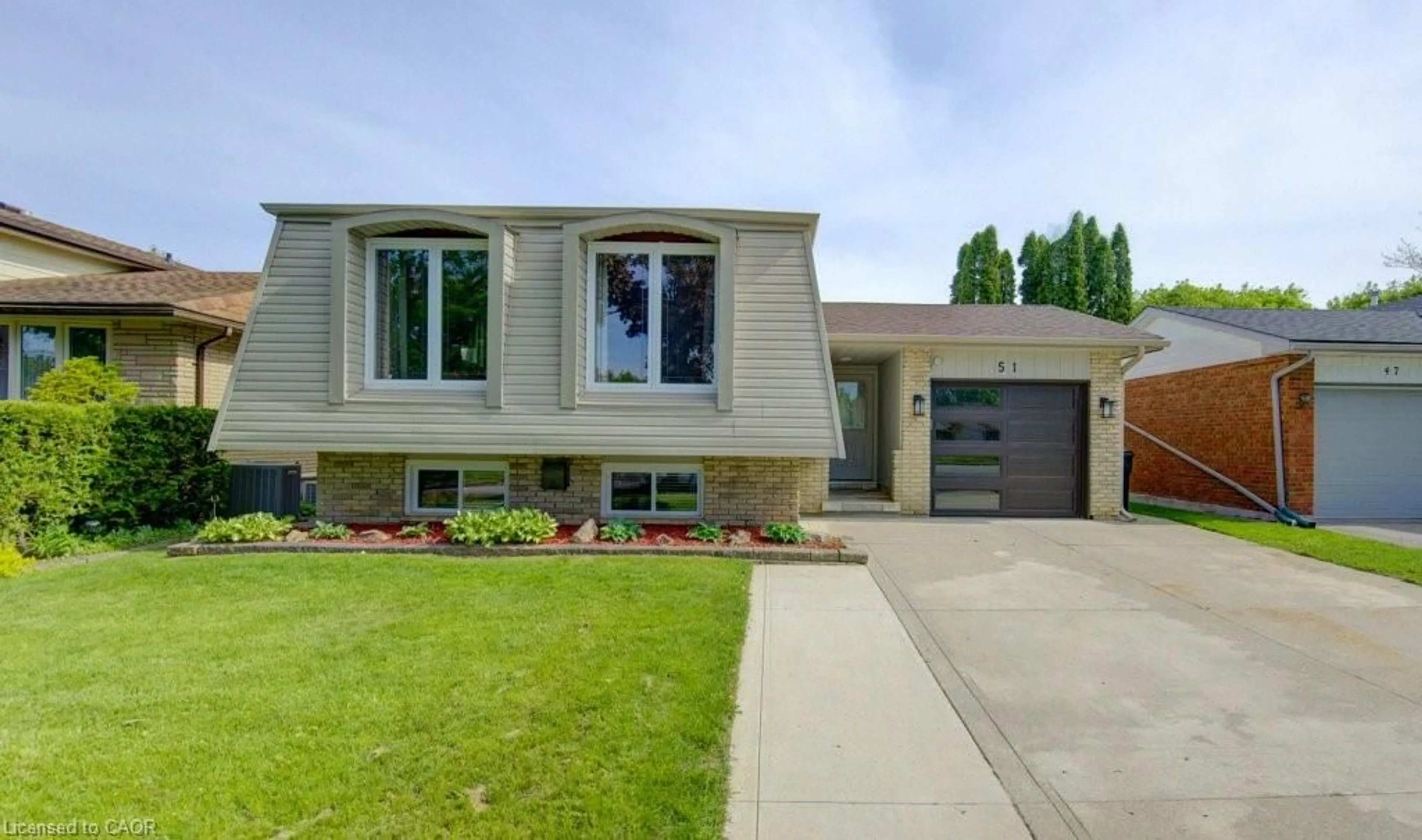 Home with brick exterior material, street for 51 Coach Hill Dr, Kitchener Ontario N2E 1N7