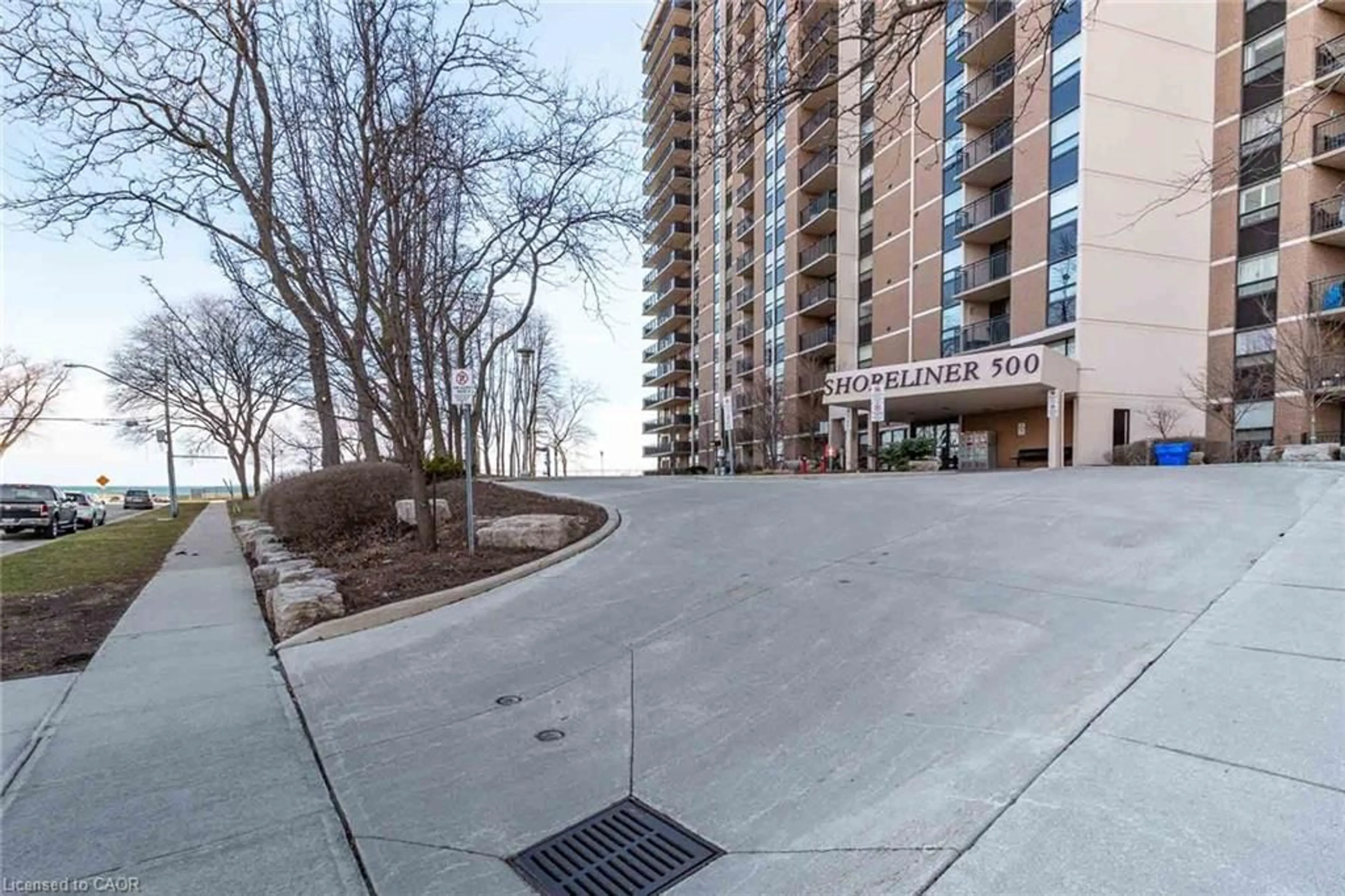 Patio, unknown for 500 Green Rd #901, Stoney Creek Ontario L8E 3M6
