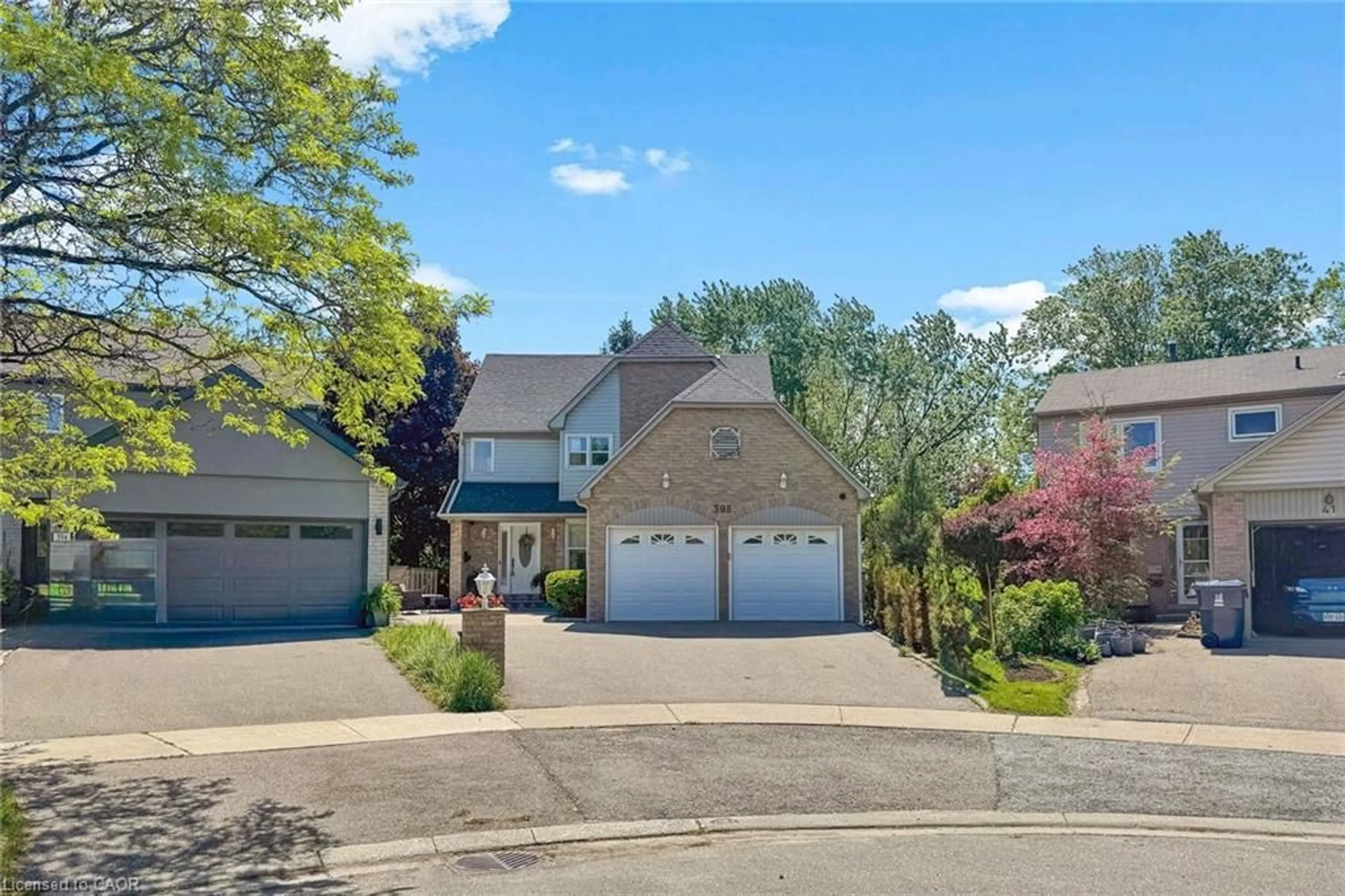 A pic from outside/outdoor area/front of a property/back of a property/a pic from drone, street for 39B Newington Cres, Toronto Ontario M9C 5B7