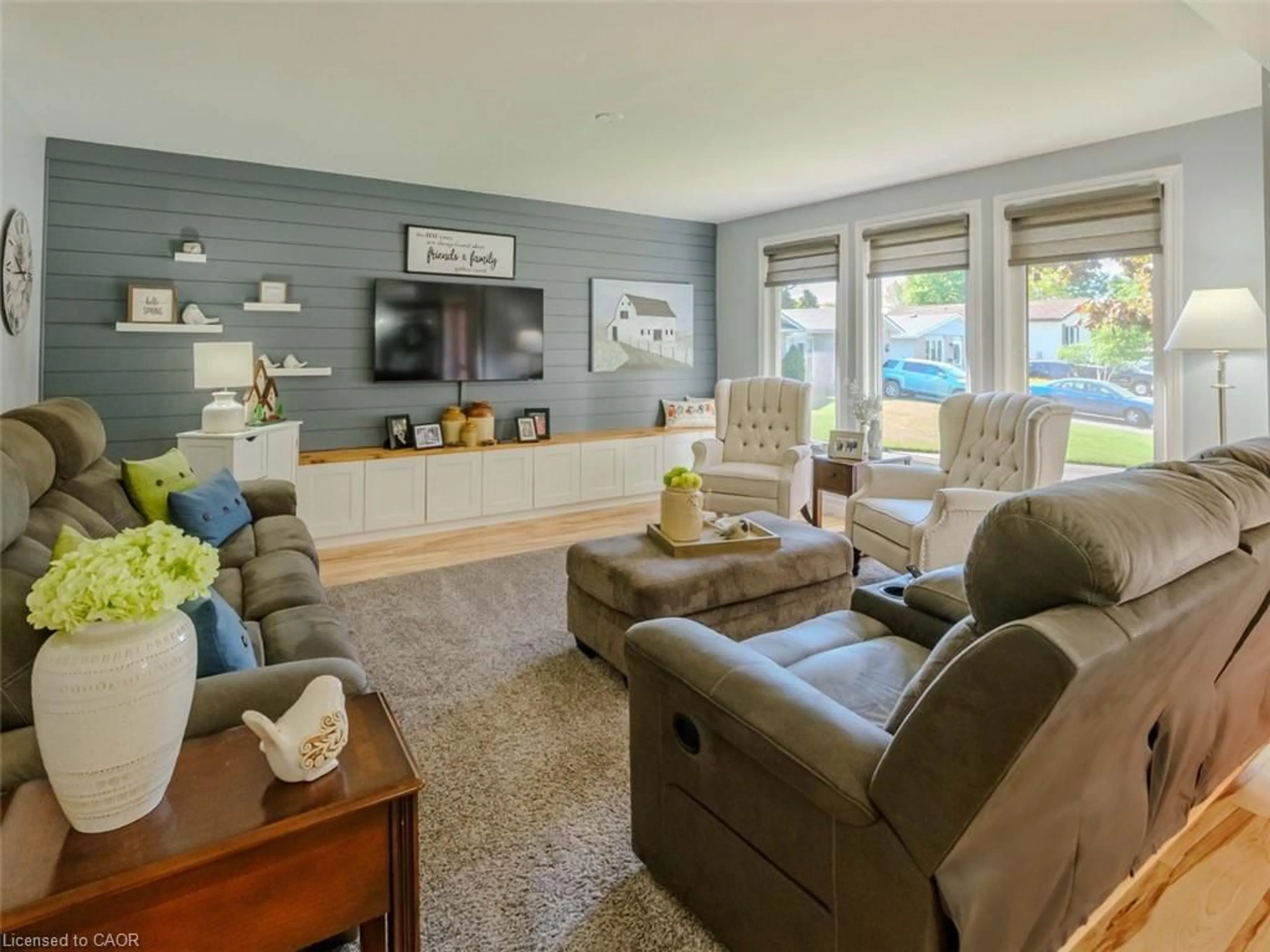 Living room with furniture, unknown for 7 Irving Crt, Port Dover Ontario N0A 1N4