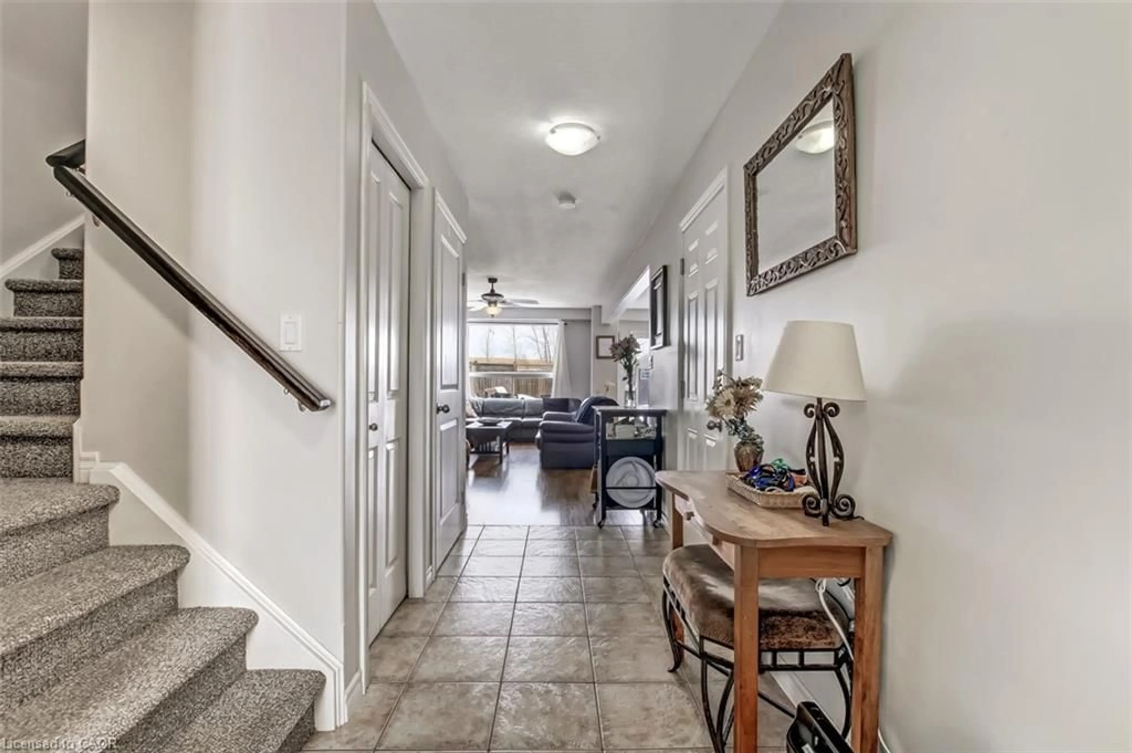 Indoor foyer for 569 Alberta Ave, Woodstock Ontario N4V 0A3