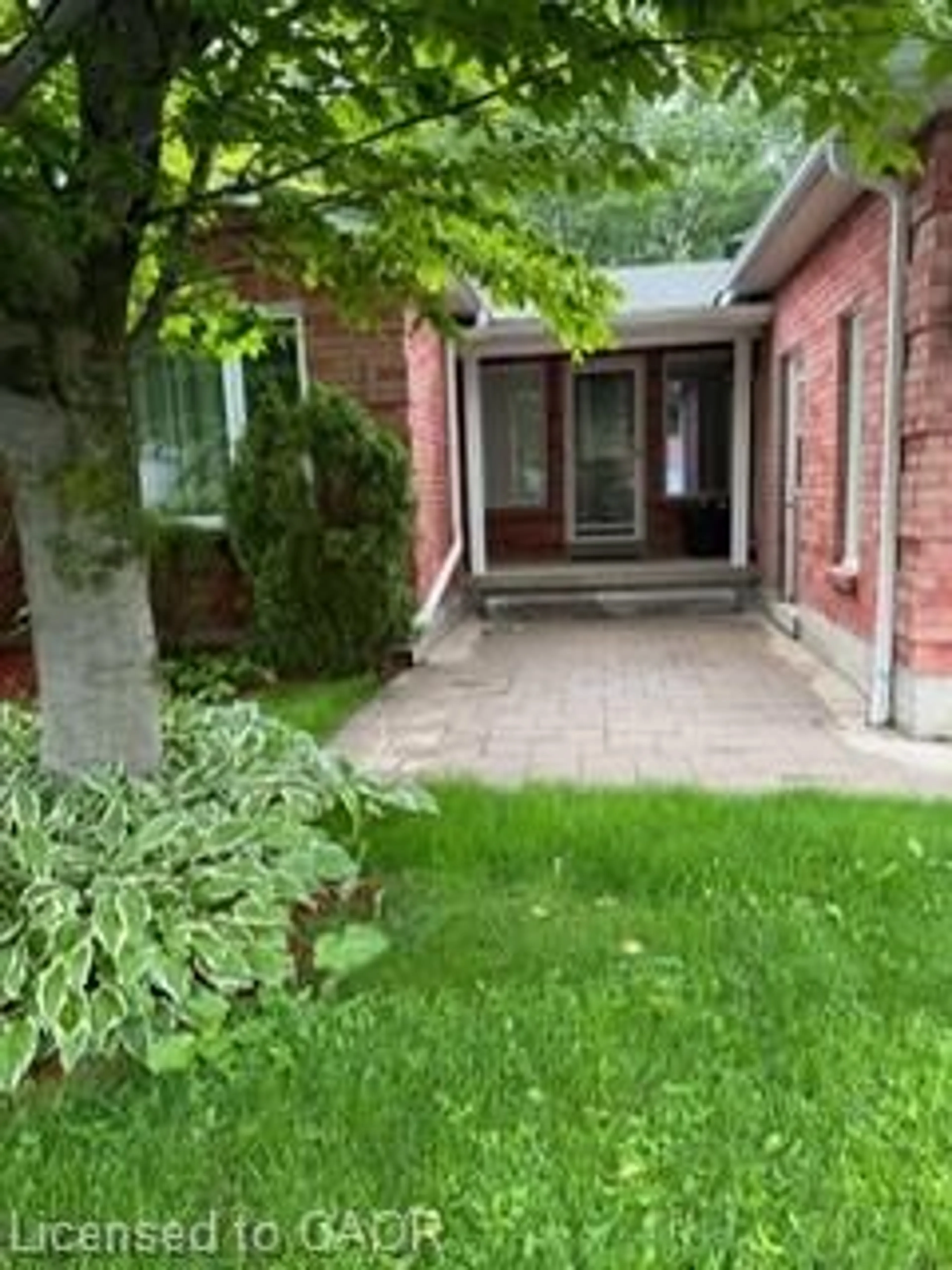 Patio, street for 1029 Dina Cres, Midland Ontario L4R 5C5