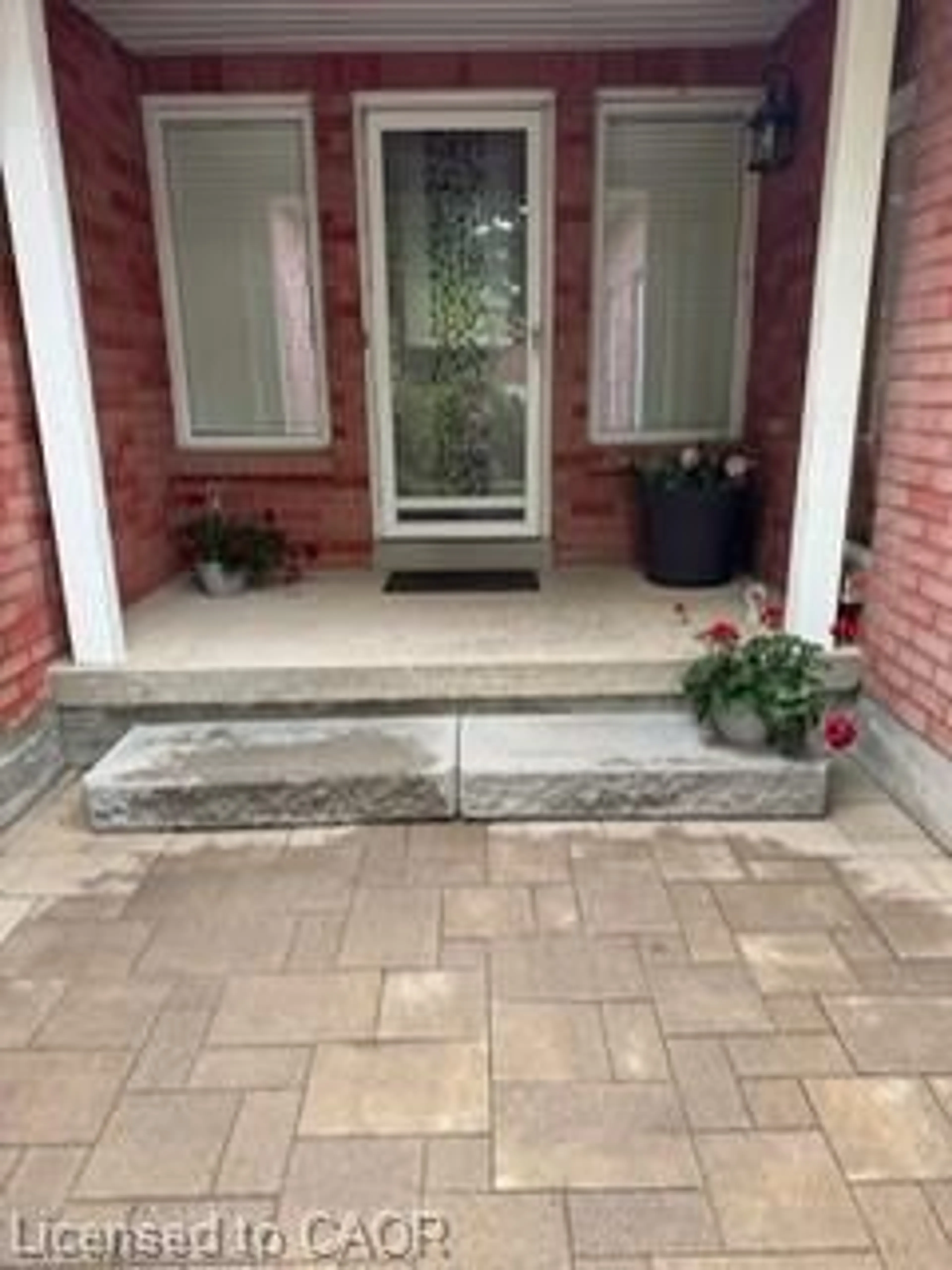 Patio, street for 1029 Dina Cres, Midland Ontario L4R 5C5