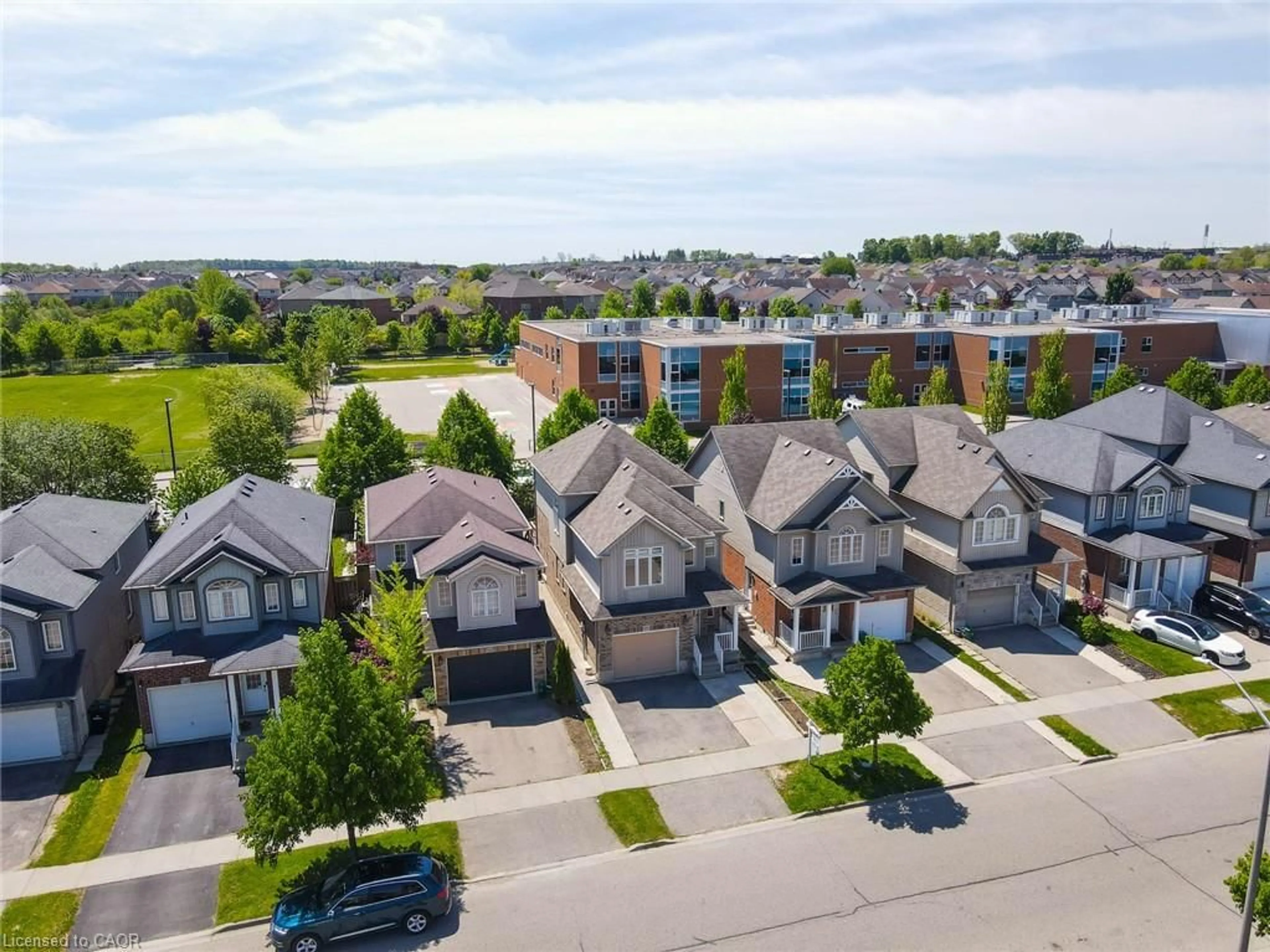 A pic from outside/outdoor area/front of a property/back of a property/a pic from drone, street for 357 Parkvale Dr, Kitchener Ontario N2R 1Y6