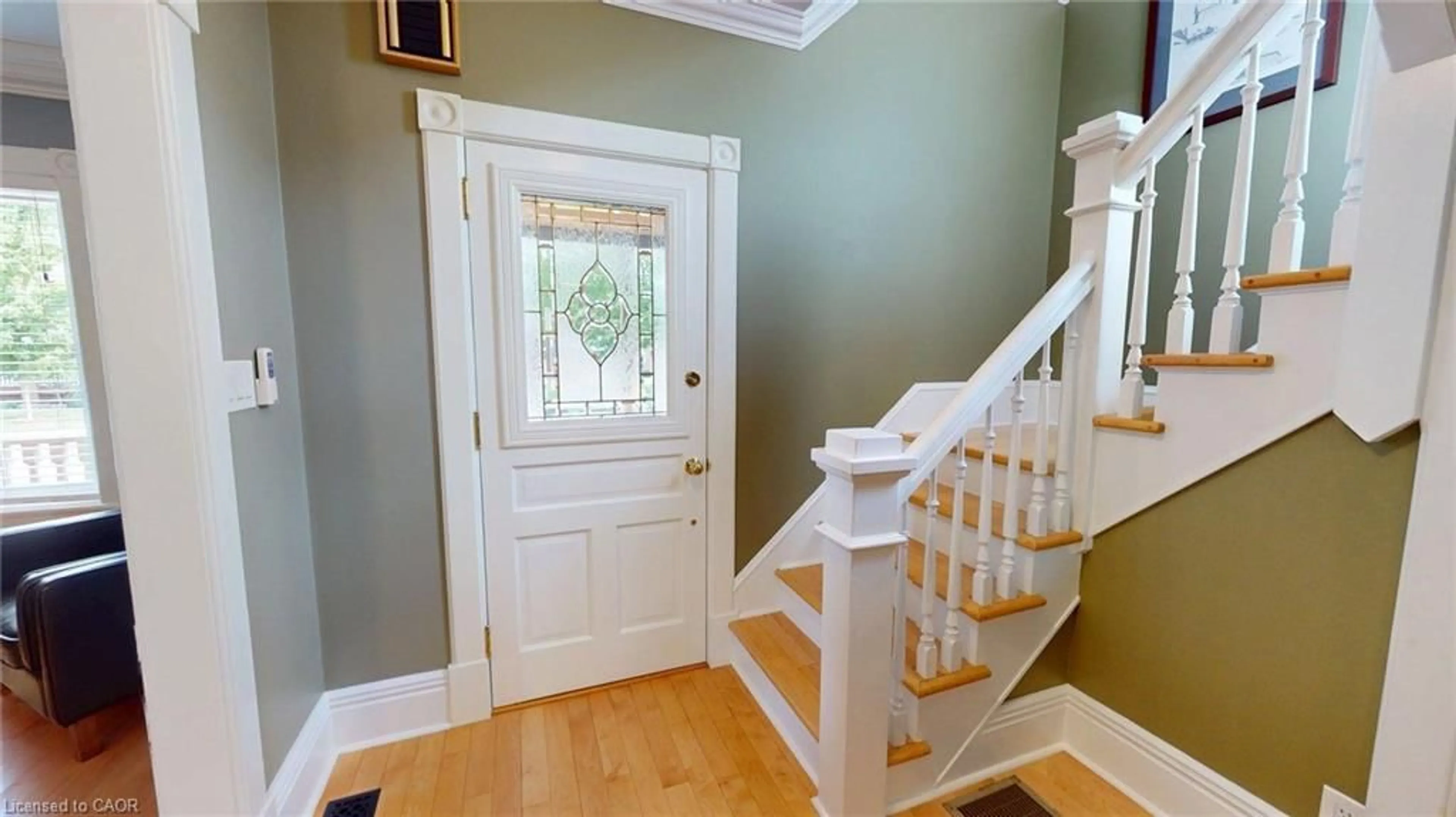 Indoor entryway for 750 Vine St, Cambridge Ontario N3H 2Z3