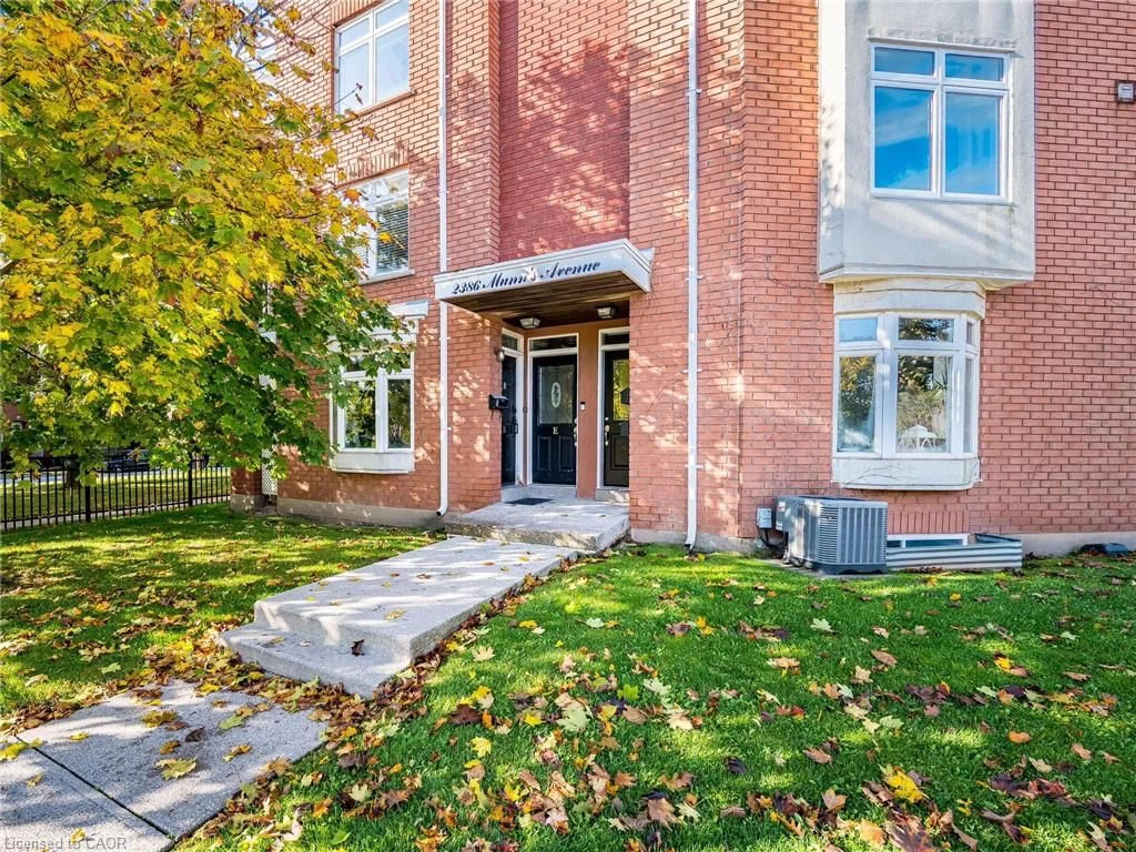 Home with brick exterior material, street for 2386 Munn's Ave, Oakville Ontario L6H 6G9