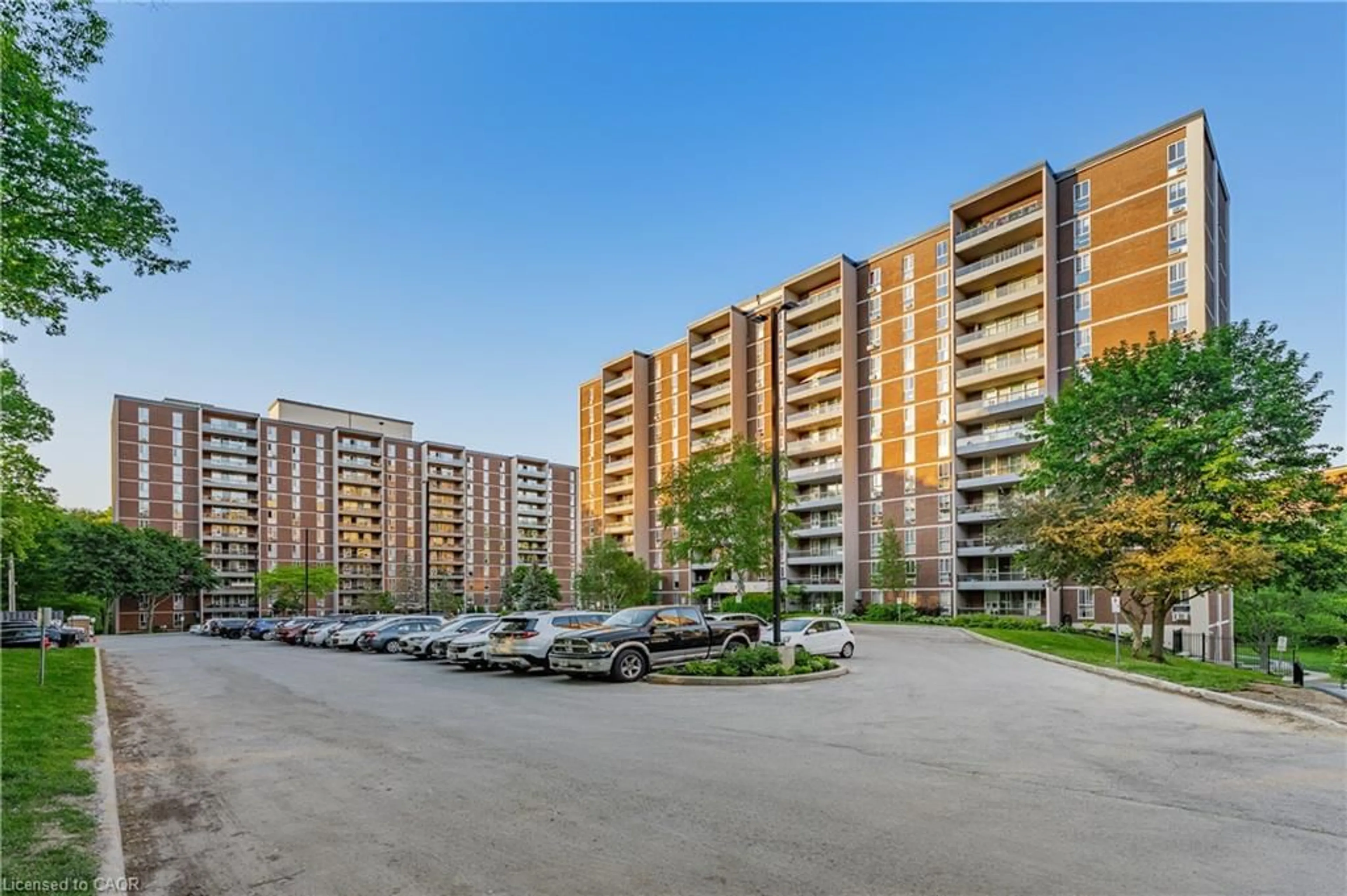 Unknown for 1966 Main St #706, Hamilton Ontario L8S 1J5