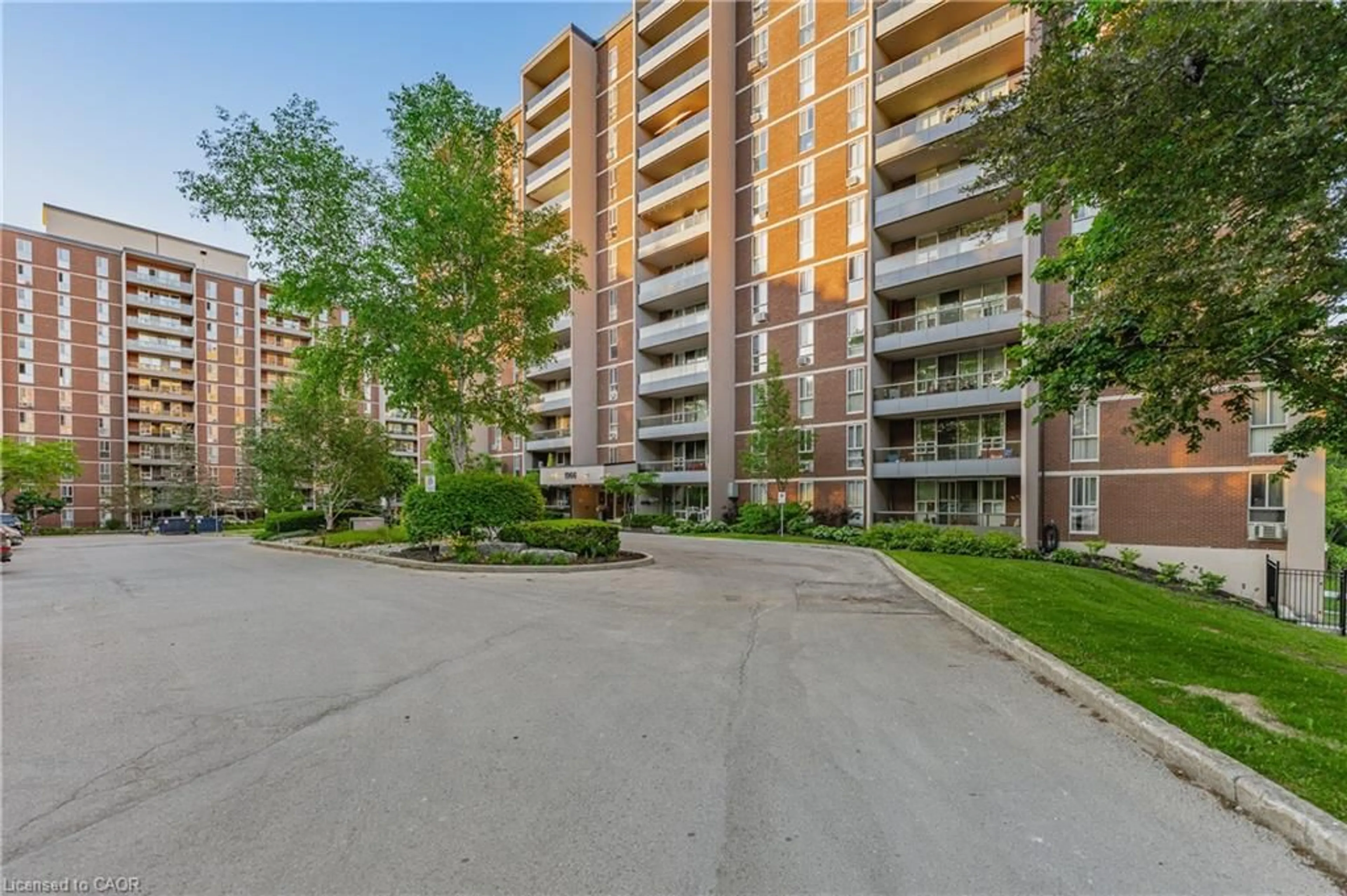 Patio, unknown for 1966 Main St #706, Hamilton Ontario L8S 1J5