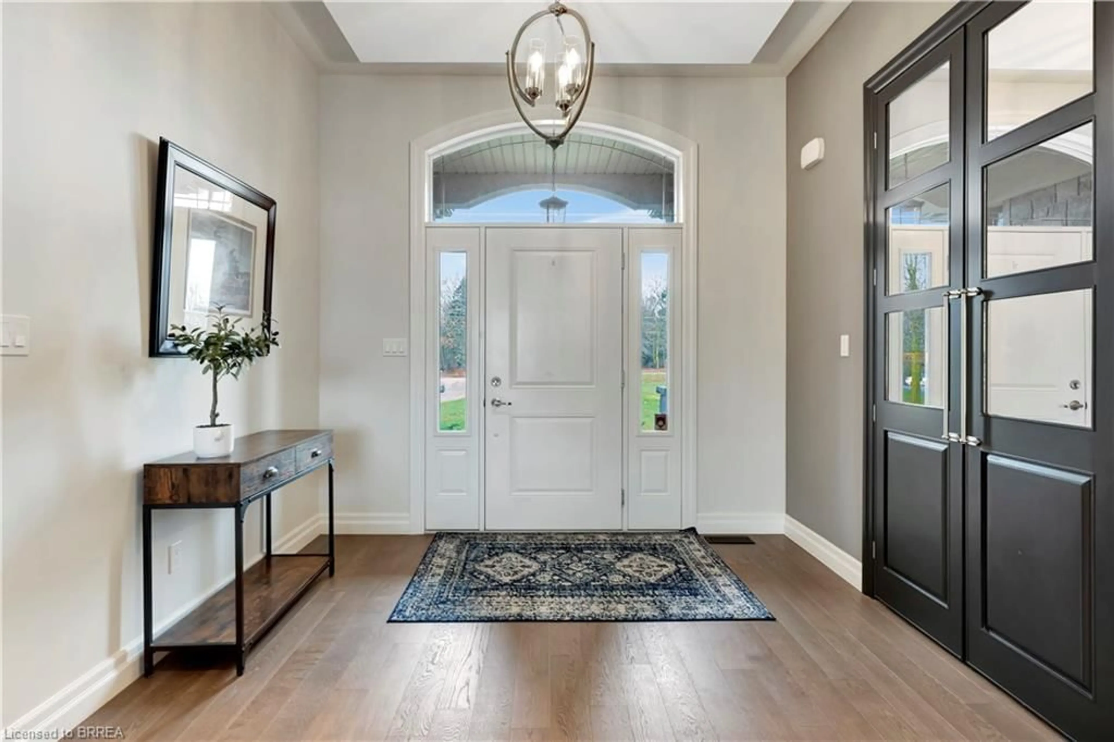 Indoor entryway for 193 King Edward St, Paris Ontario N3L 4G4