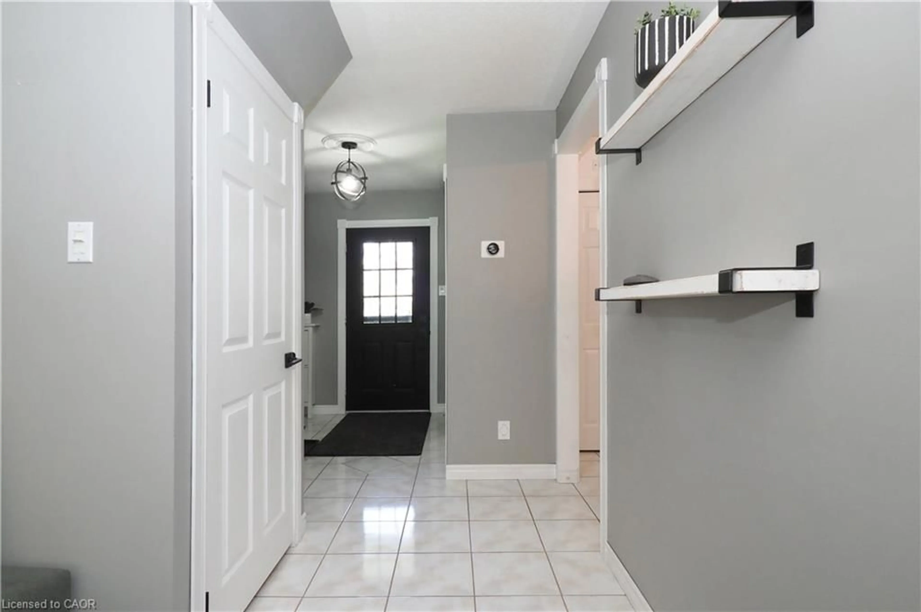 Indoor entryway for 15 Dales Dr, Drayton Ontario N0G 1P0