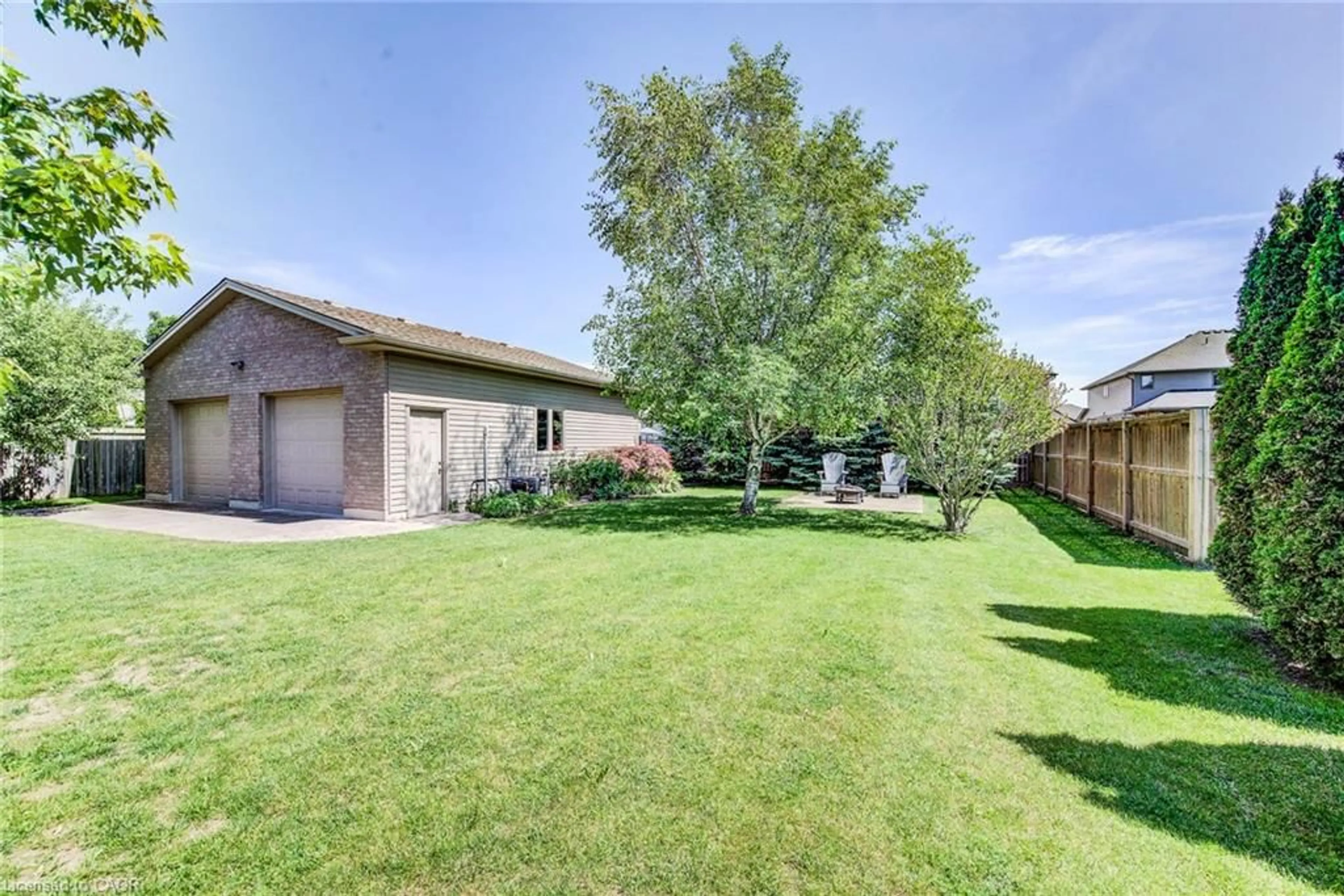 A pic from outside/outdoor area/front of a property/back of a property/a pic from drone, street for 355 Woodstock St, Tavistock Ontario N0B 2R0