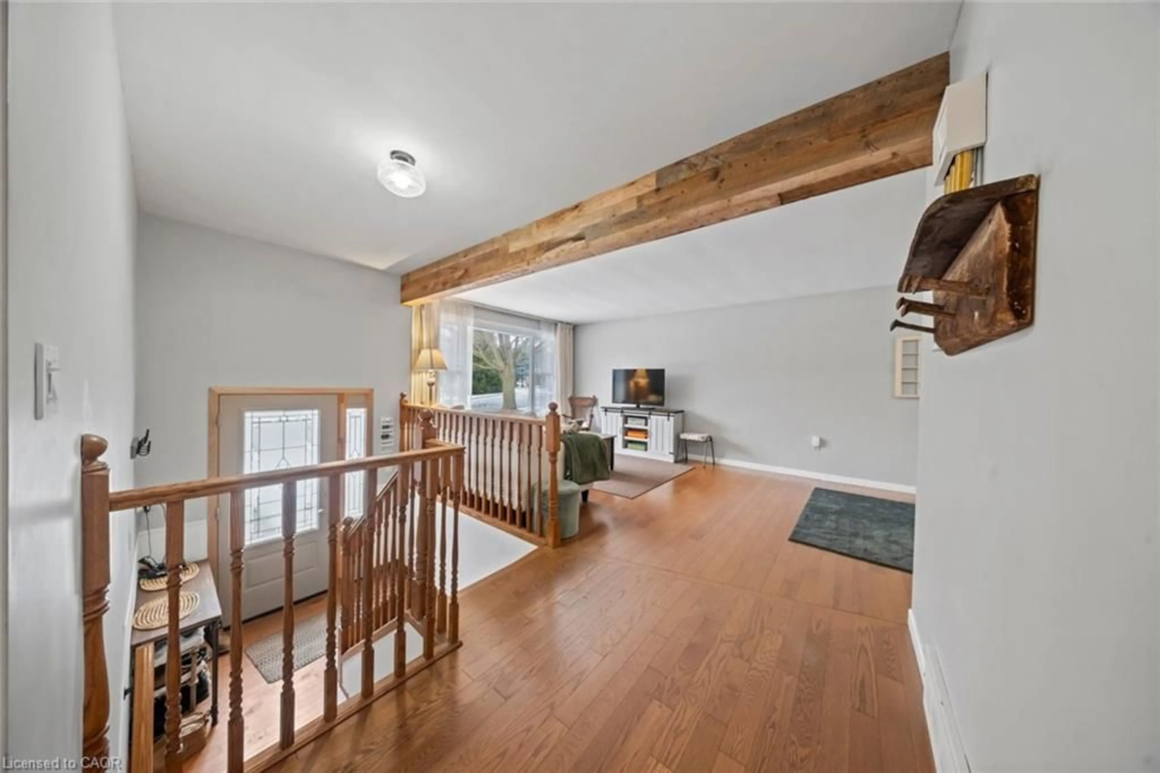 Indoor entryway for 106 Oakwood Ave, Simcoe Ontario N3Y 1H9