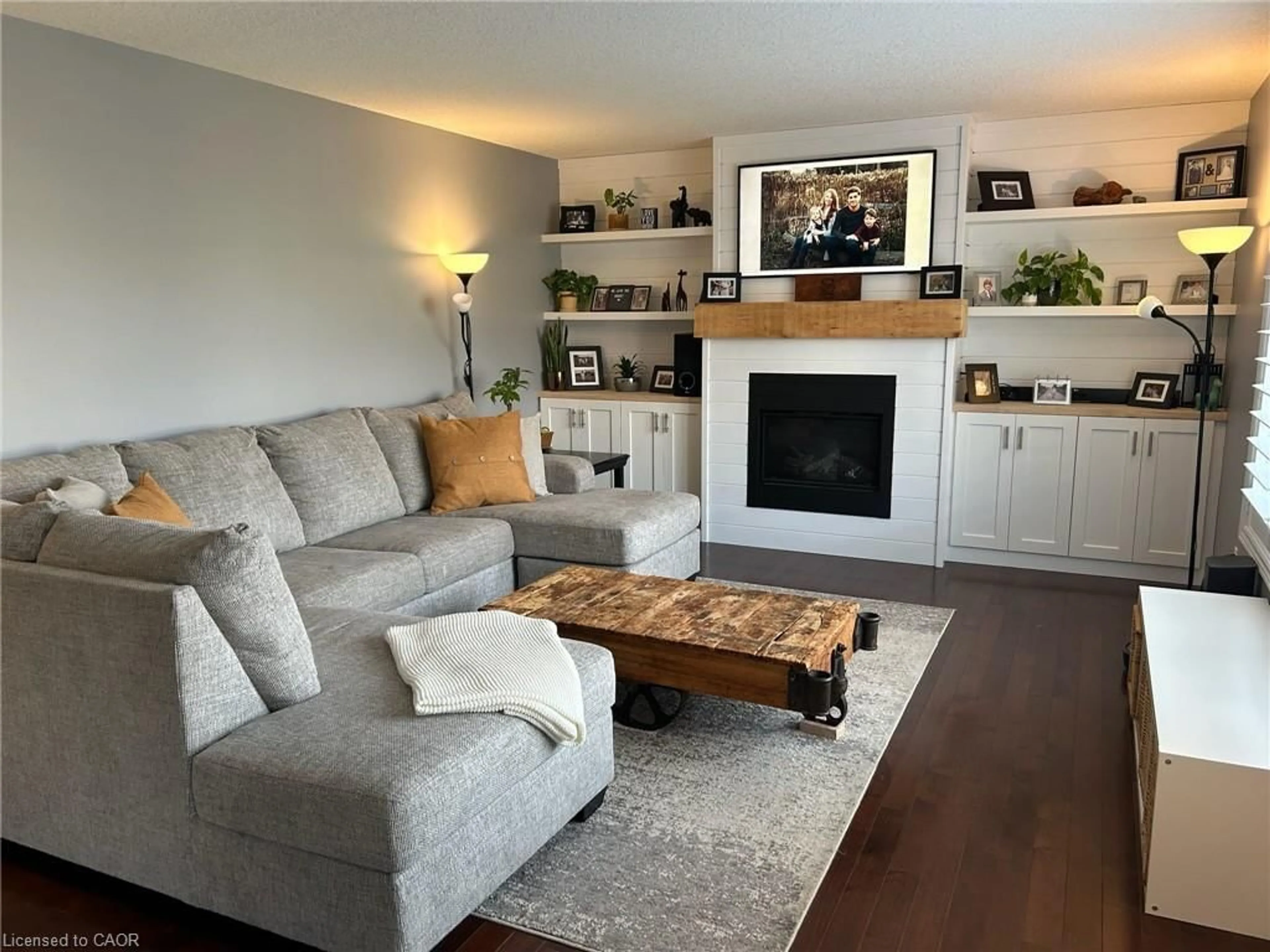 Living room with furniture, wood/laminate floor for 455 Alan Cres, Woodstock Ontario N4S 0B9
