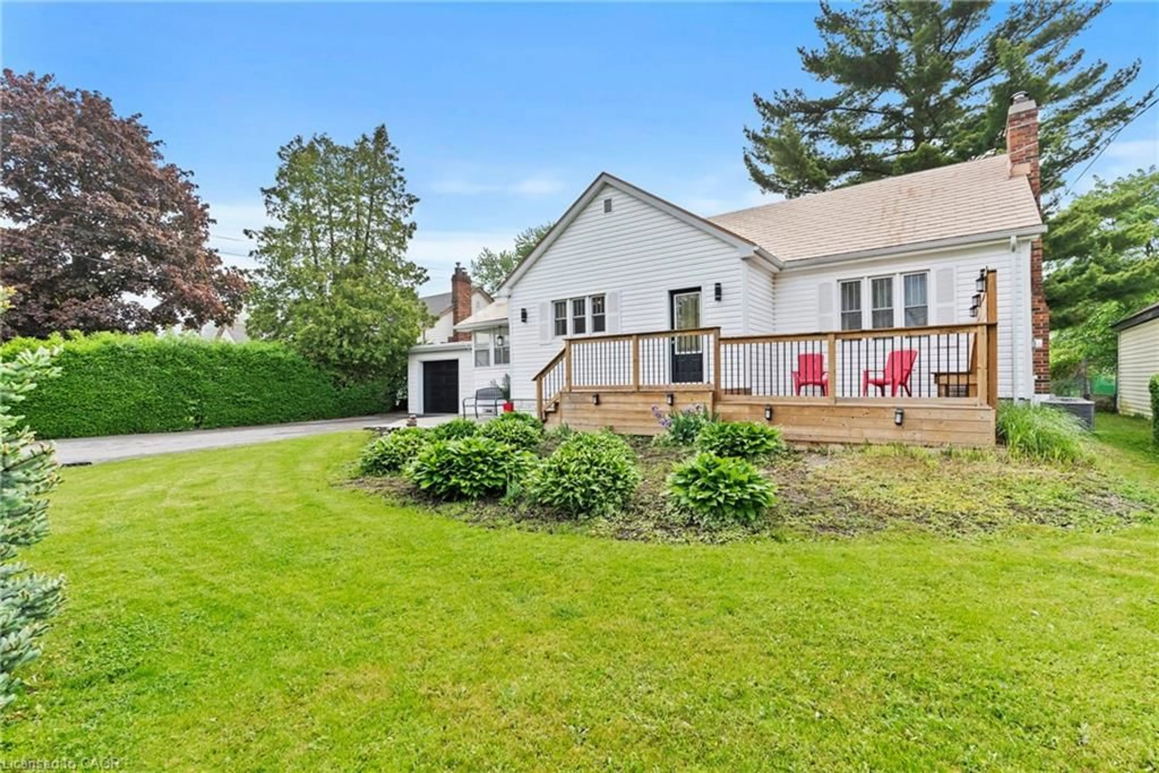 A pic from outside/outdoor area/front of a property/back of a property/a pic from drone, unknown for 540 Niagara St, St. Catharines Ontario L2M 3P5