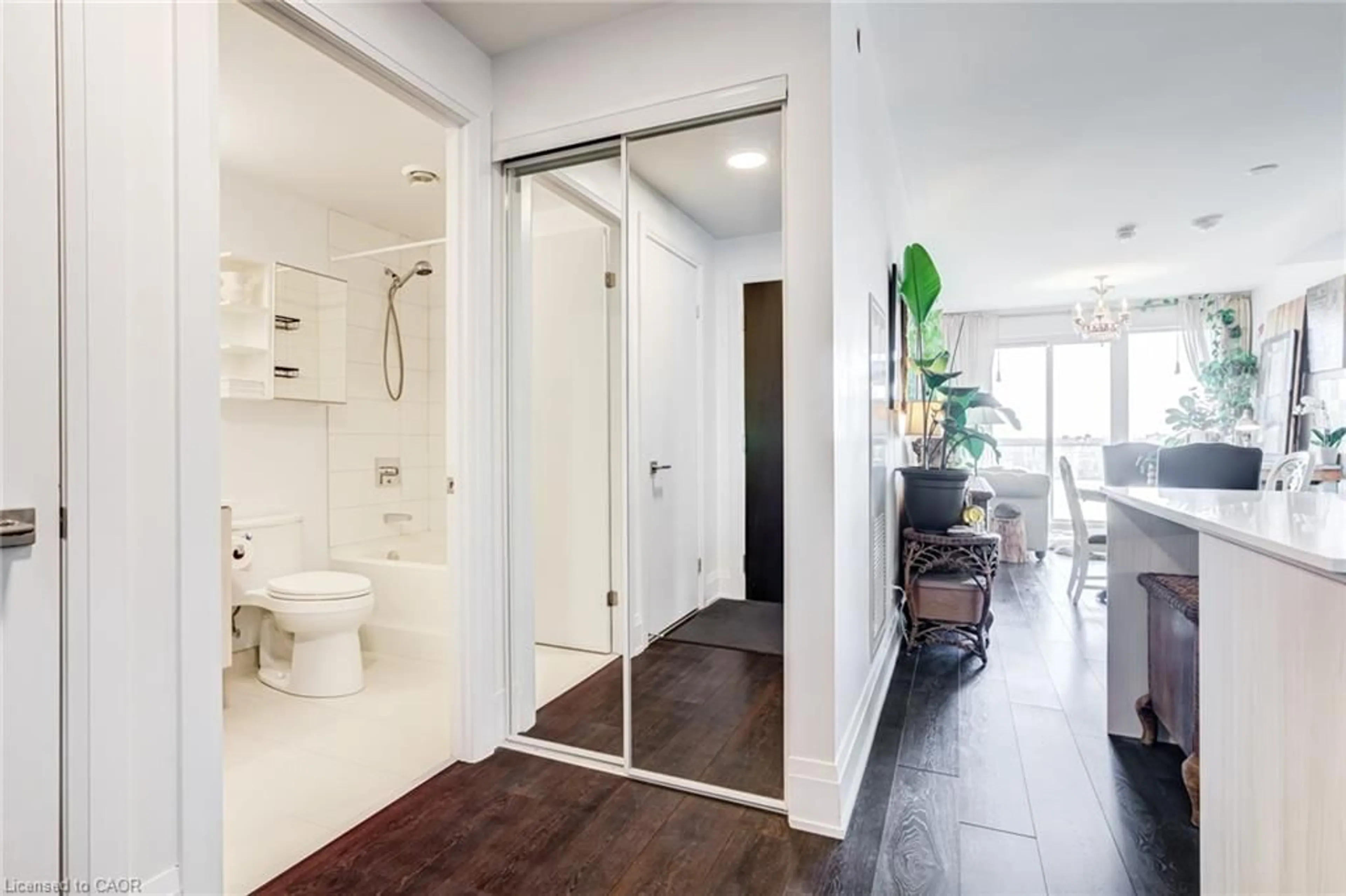 Indoor entryway for 20 Brin Dr #1406, Etobicoke Ontario M8X 0B2
