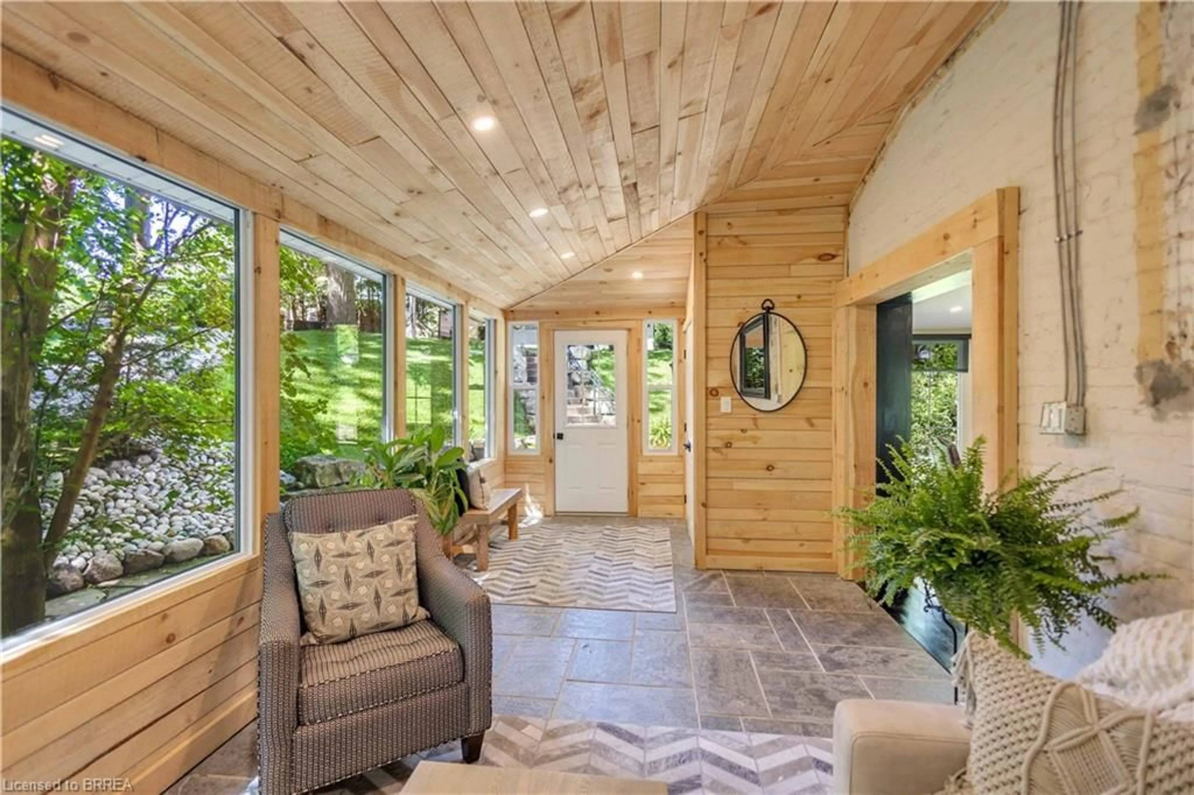 Indoor entryway for 60A Dundas St, Paris Ontario N3L 1G5