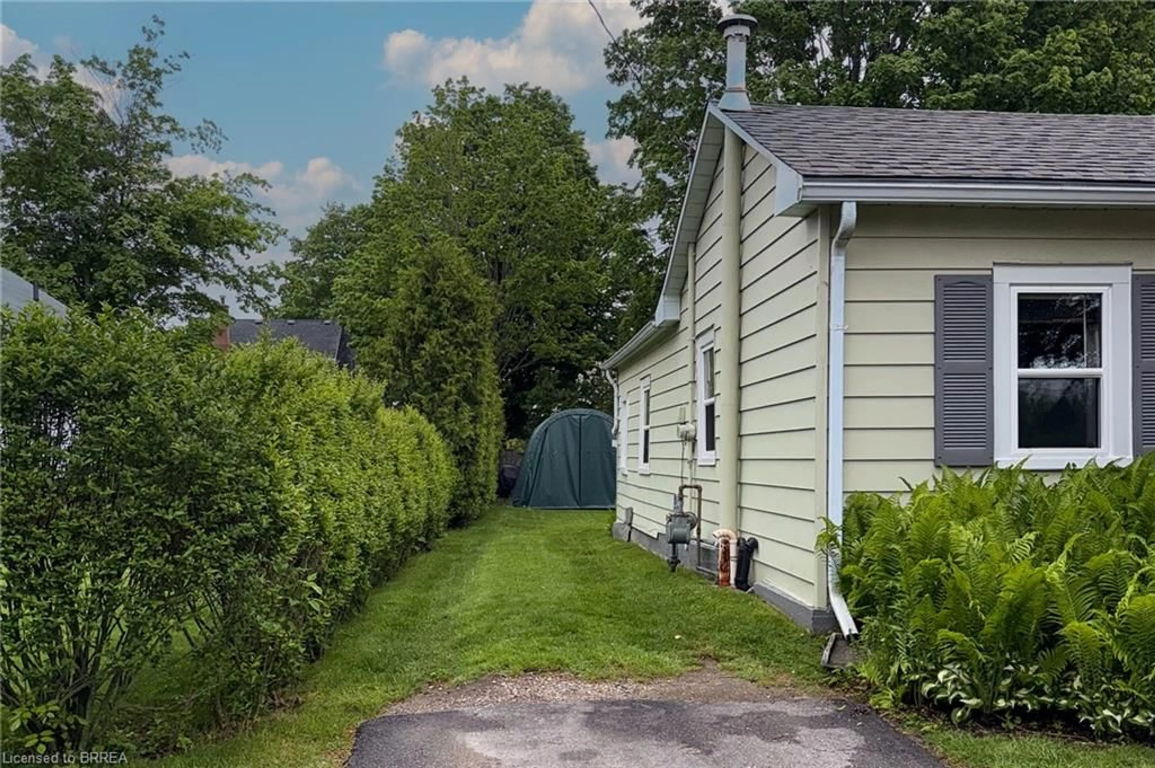 Shed for 12 Spencer St, Paris Ontario N3L 1W4