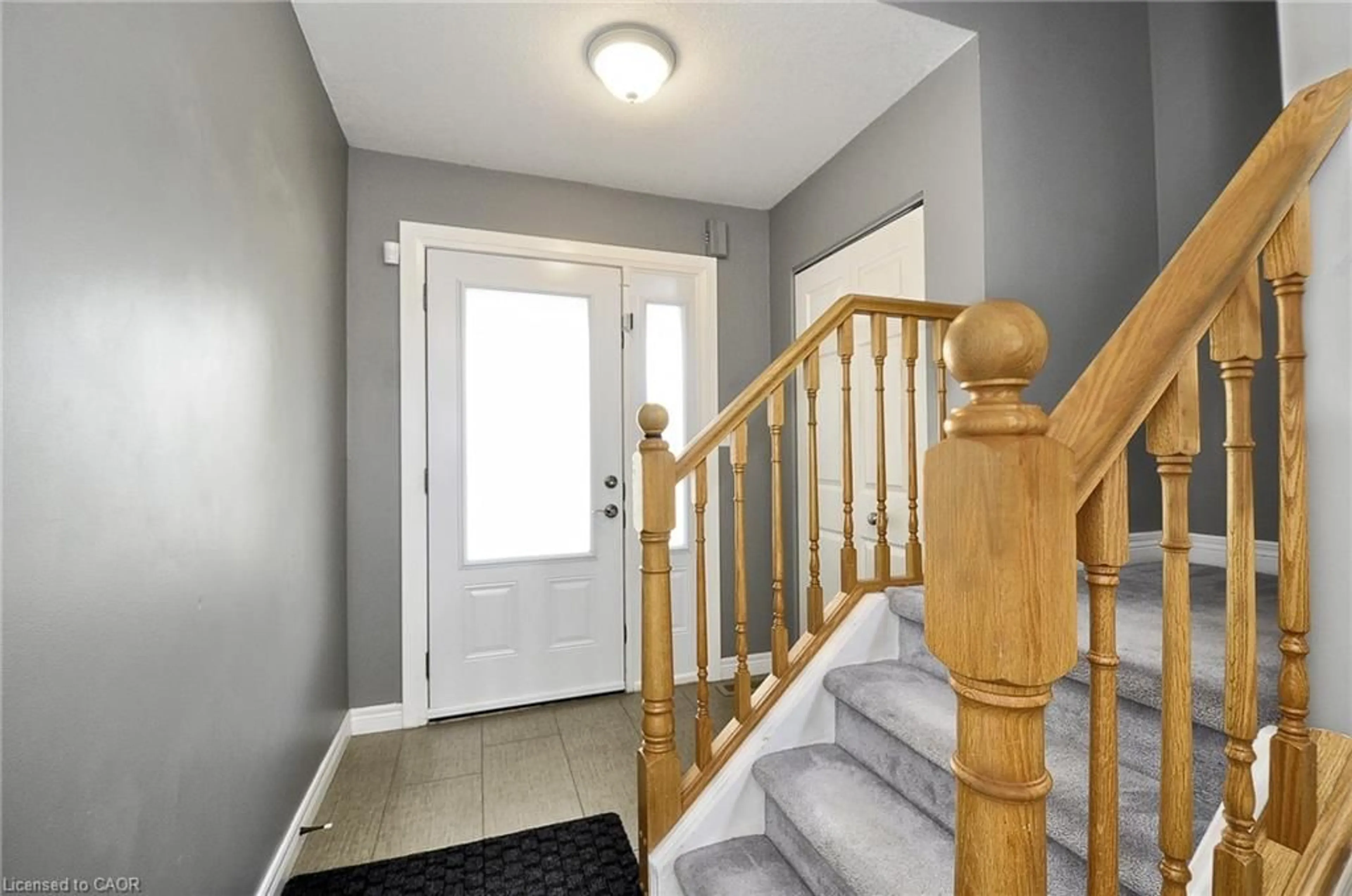 Indoor entryway for 708A Karlsfeld Rd, Waterloo Ontario N2T 2W4