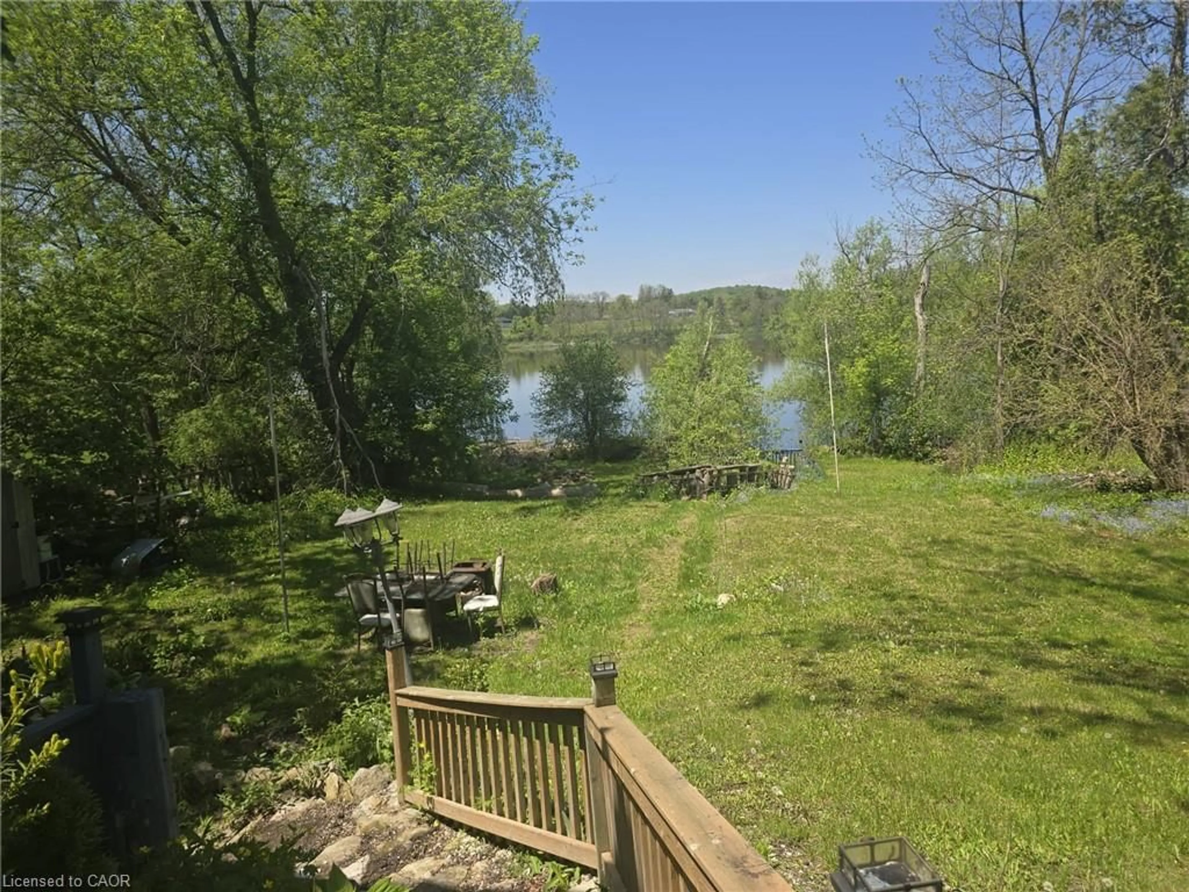 A pic from outside/outdoor area/front of a property/back of a property/a pic from drone, water/lake/river/ocean view for 197 Queen St, Cambridge Ontario N3C 2B3