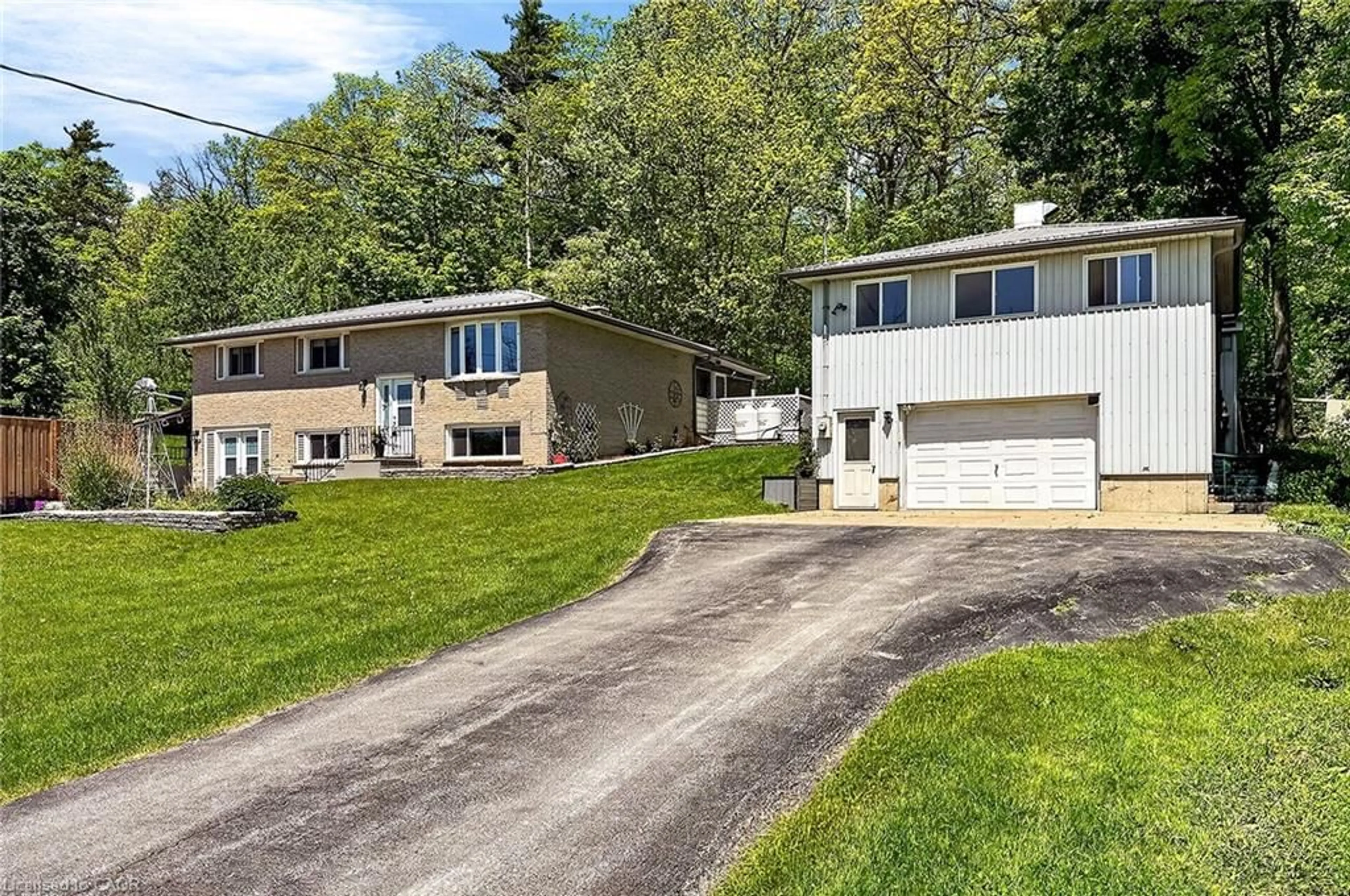 A pic from outside/outdoor area/front of a property/back of a property/a pic from drone, street for 1480 Roseville Rd, Cambridge Ontario N1R 5S3