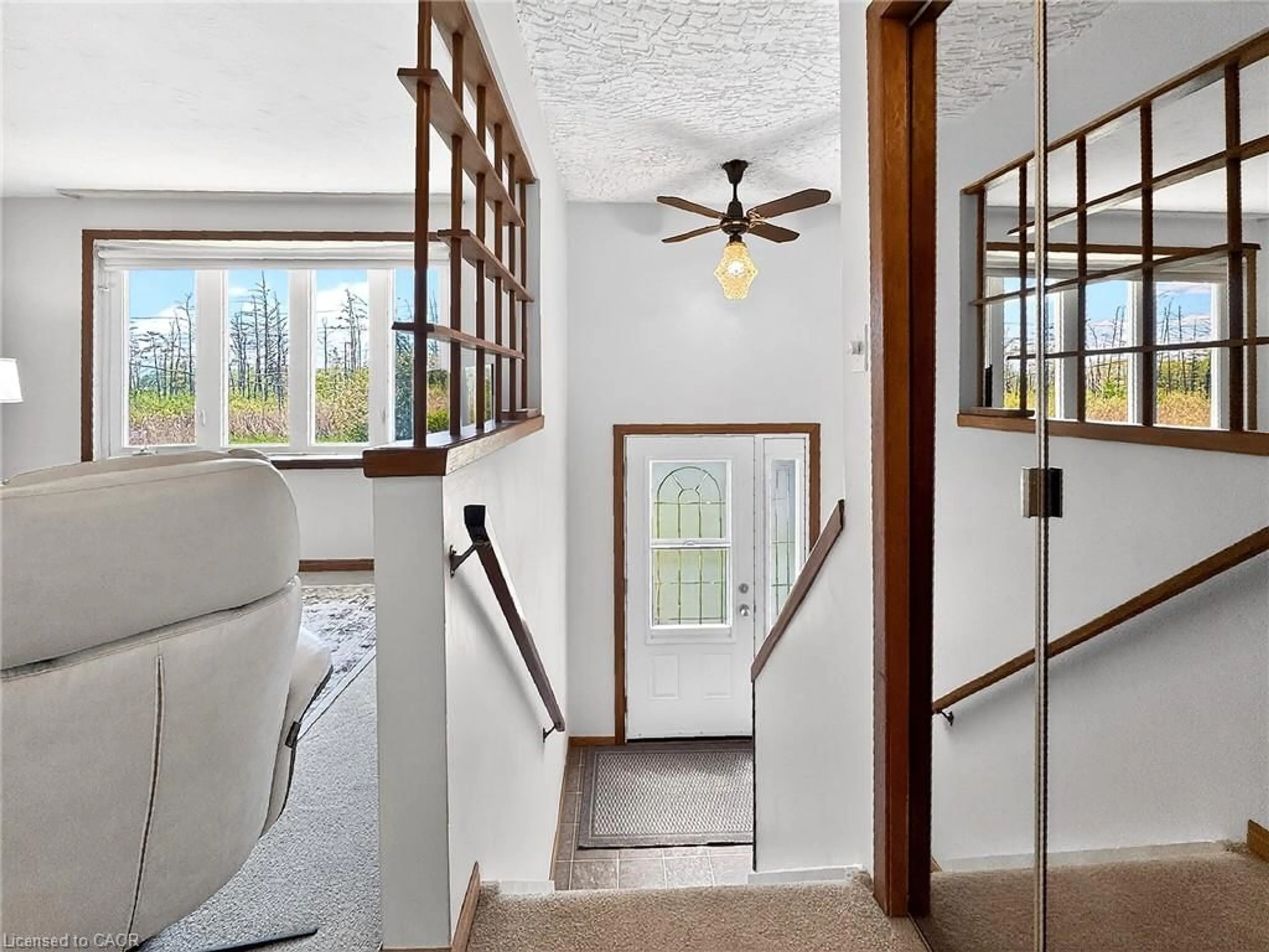 Indoor entryway for 1480 Roseville Rd, Cambridge Ontario N1R 5S3