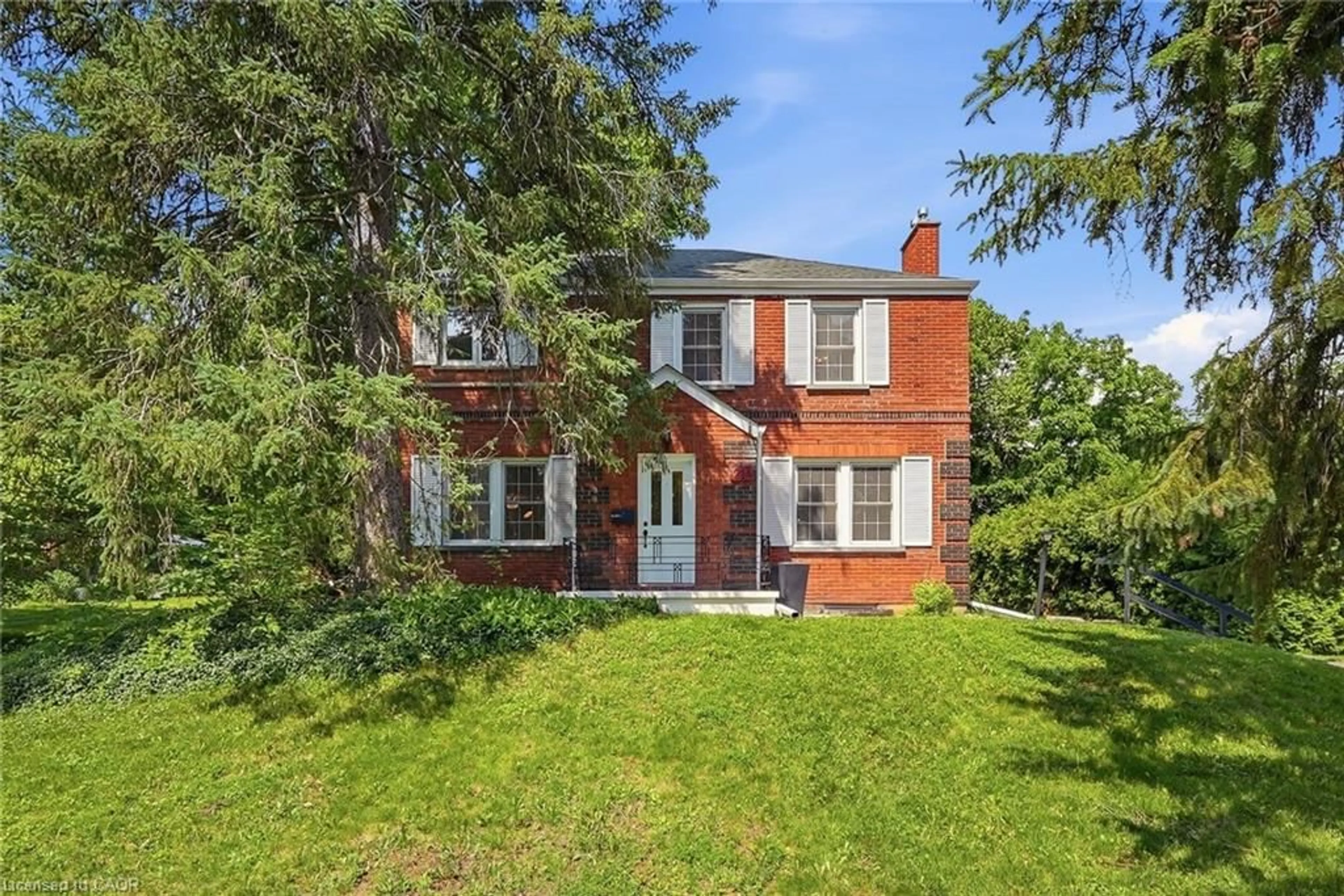 Home with brick exterior material, street for 214 West River Rd, Cambridge Ontario N1S 3A1