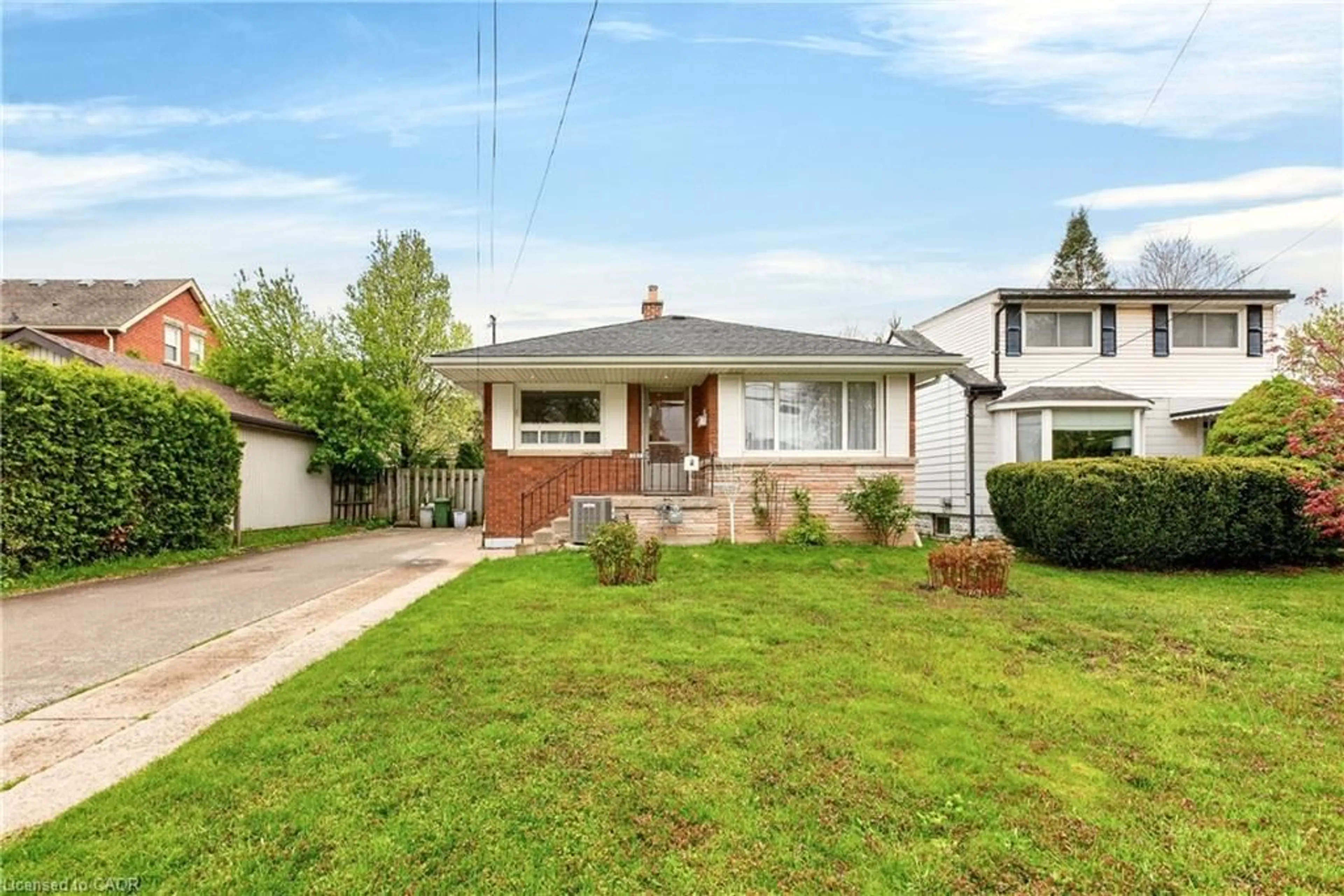 Home with vinyl exterior material, street for 385 Mountain Crest Ave, Hamilton Ontario L9C 1L6
