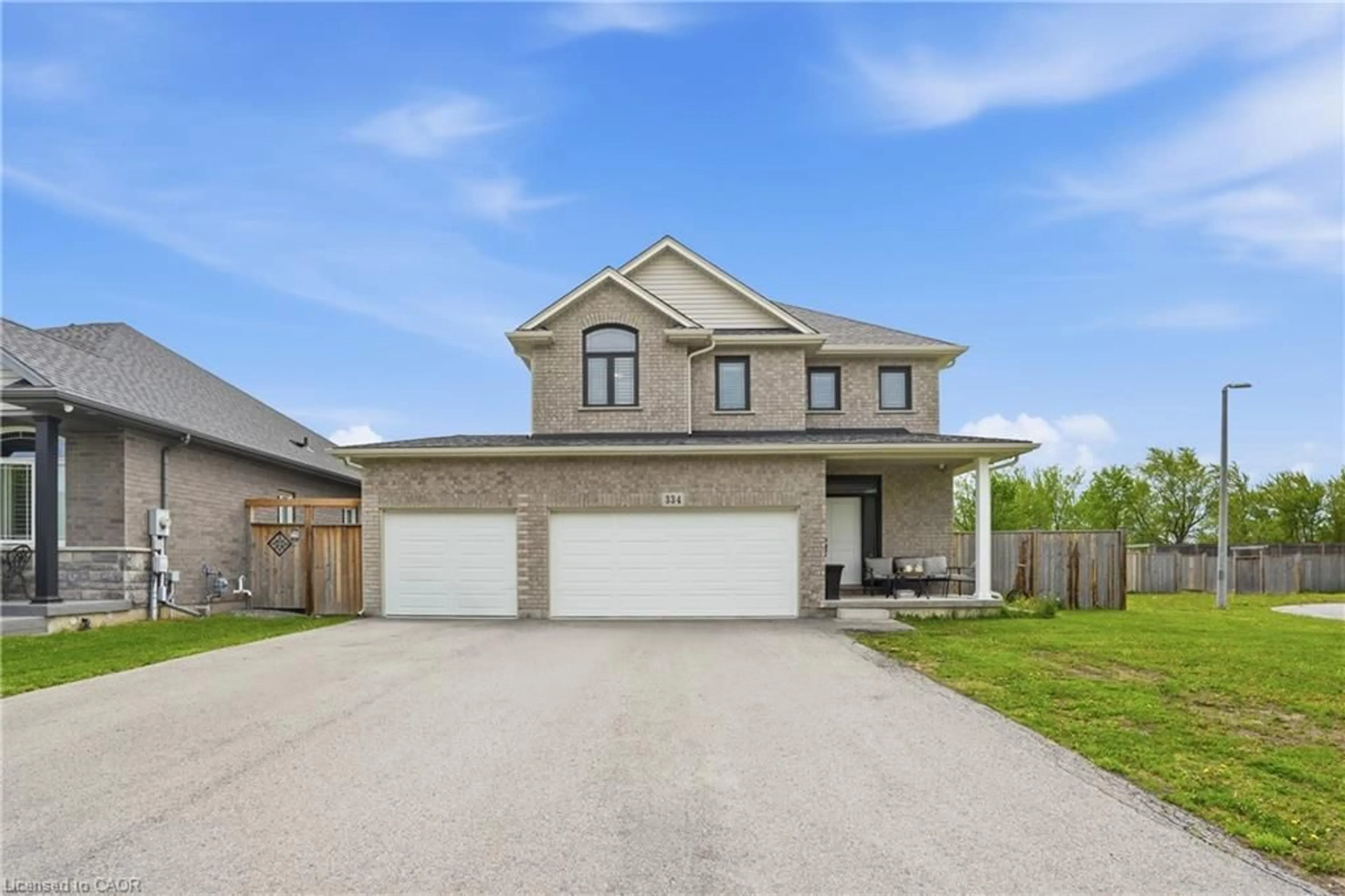 Home with vinyl exterior material, street for 334 Viger Dr, Welland Ontario L3B 0E2