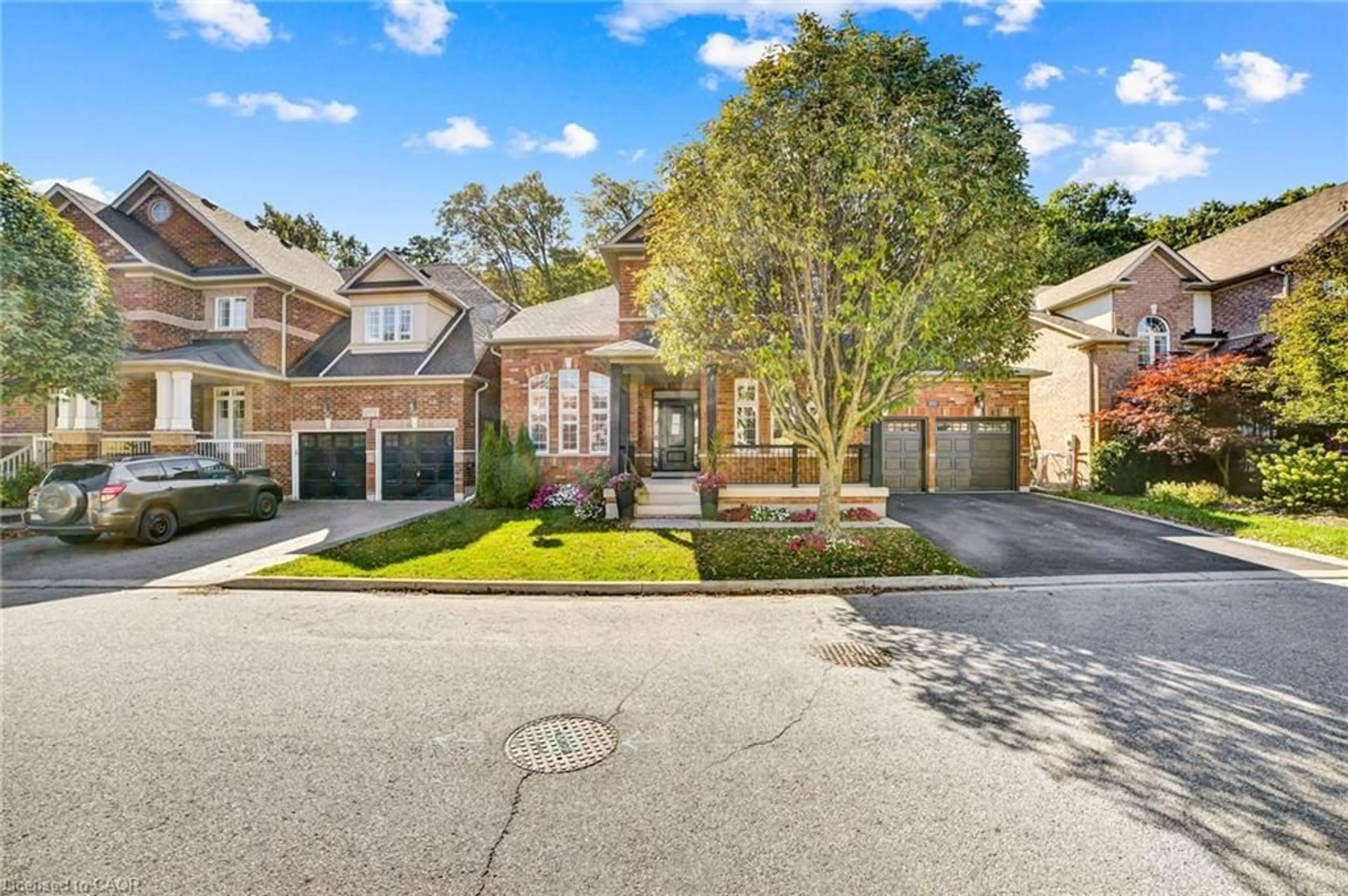 Home with brick exterior material, street for 2171 Jardine Cres, Burlington Ontario L7L 7K1