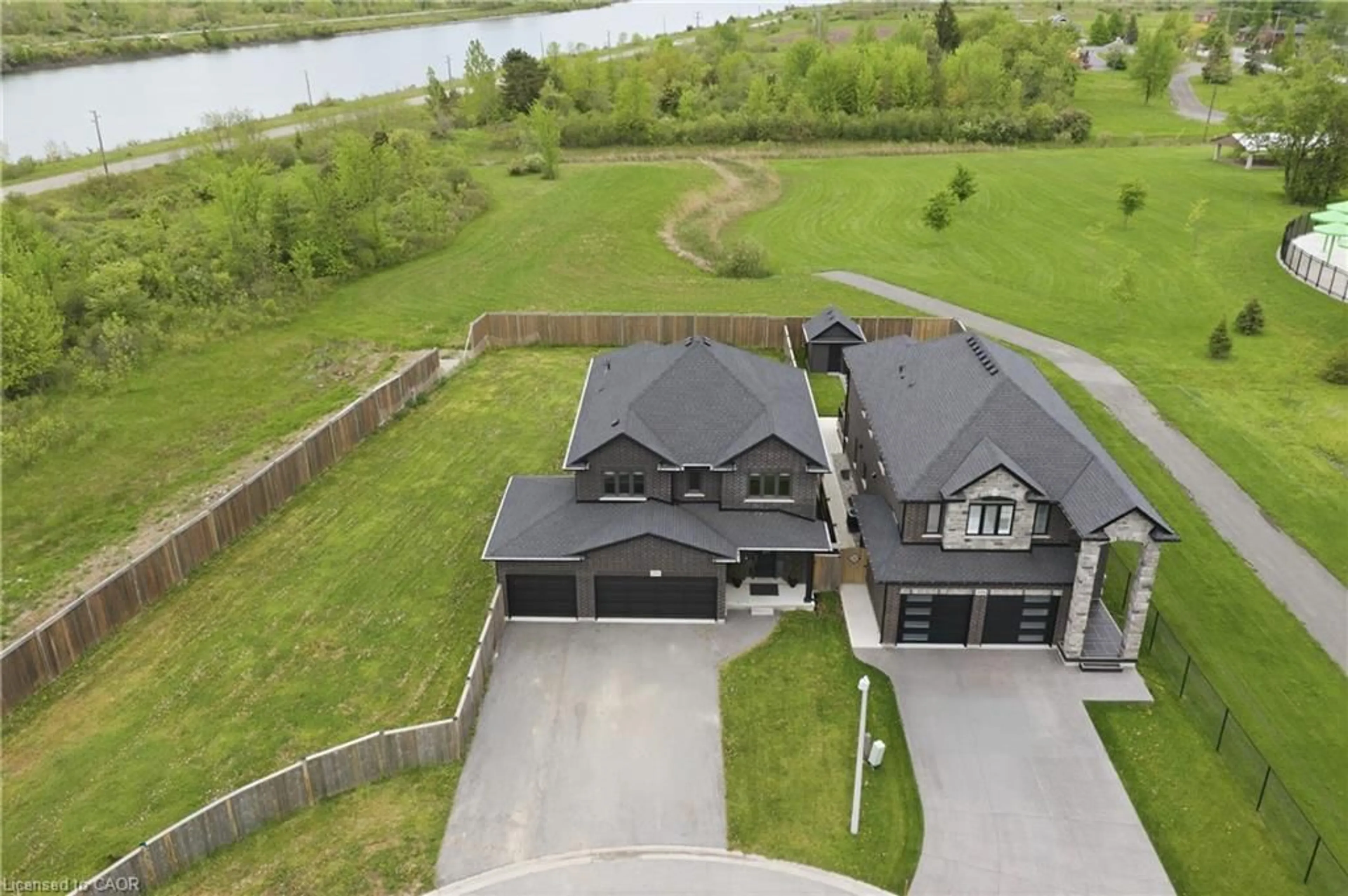 A pic from outside/outdoor area/front of a property/back of a property/a pic from drone, water/lake/river/ocean view for 374 Viger Dr, Welland Ontario L3B 0E2