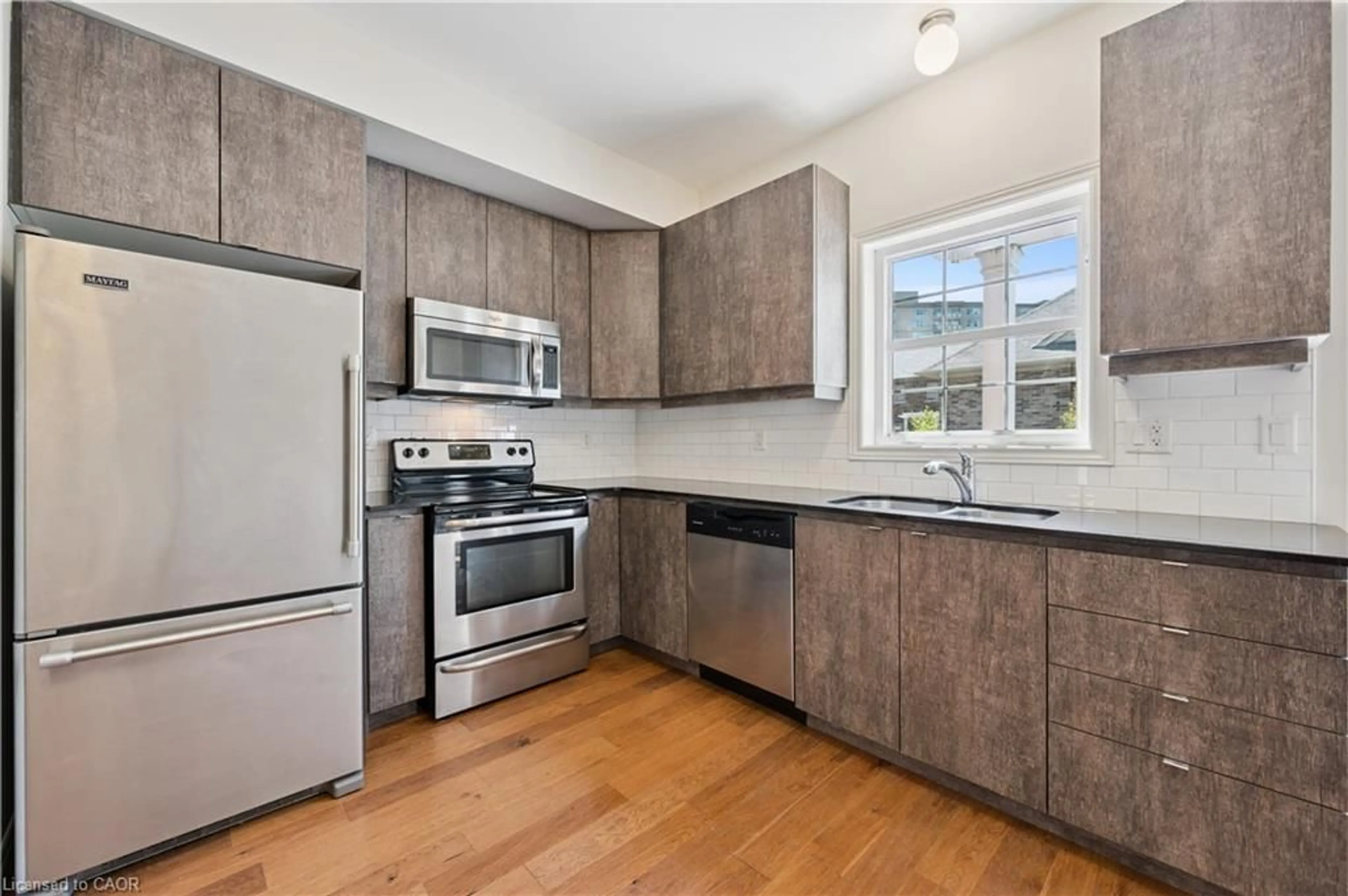 Standard kitchen, unknown for 24 Oxfordshire Lane, Kitchener Ontario N2H 0B5