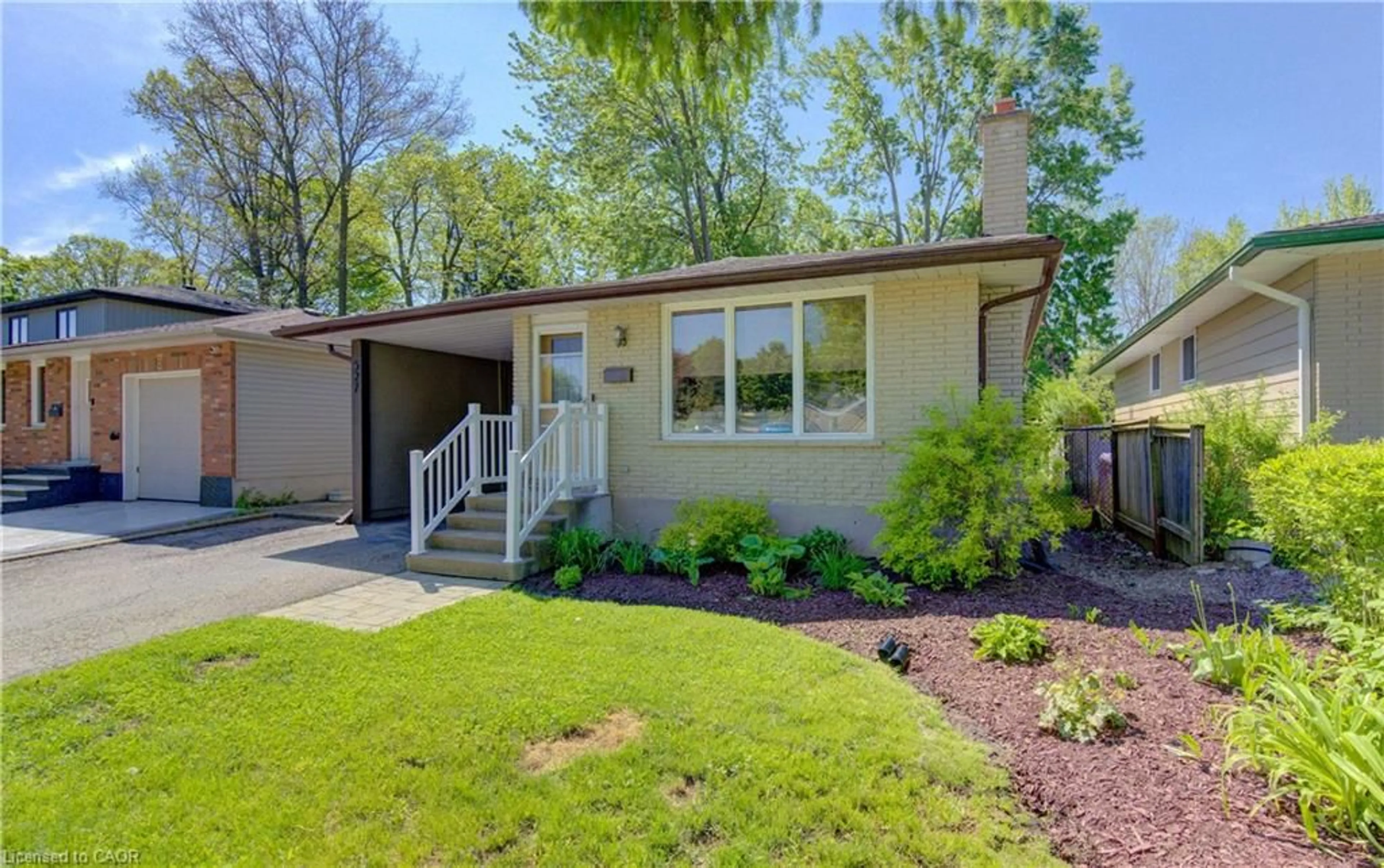Home with vinyl exterior material, street for 527 Fallingbrook Dr, Waterloo Ontario N2L 4N2