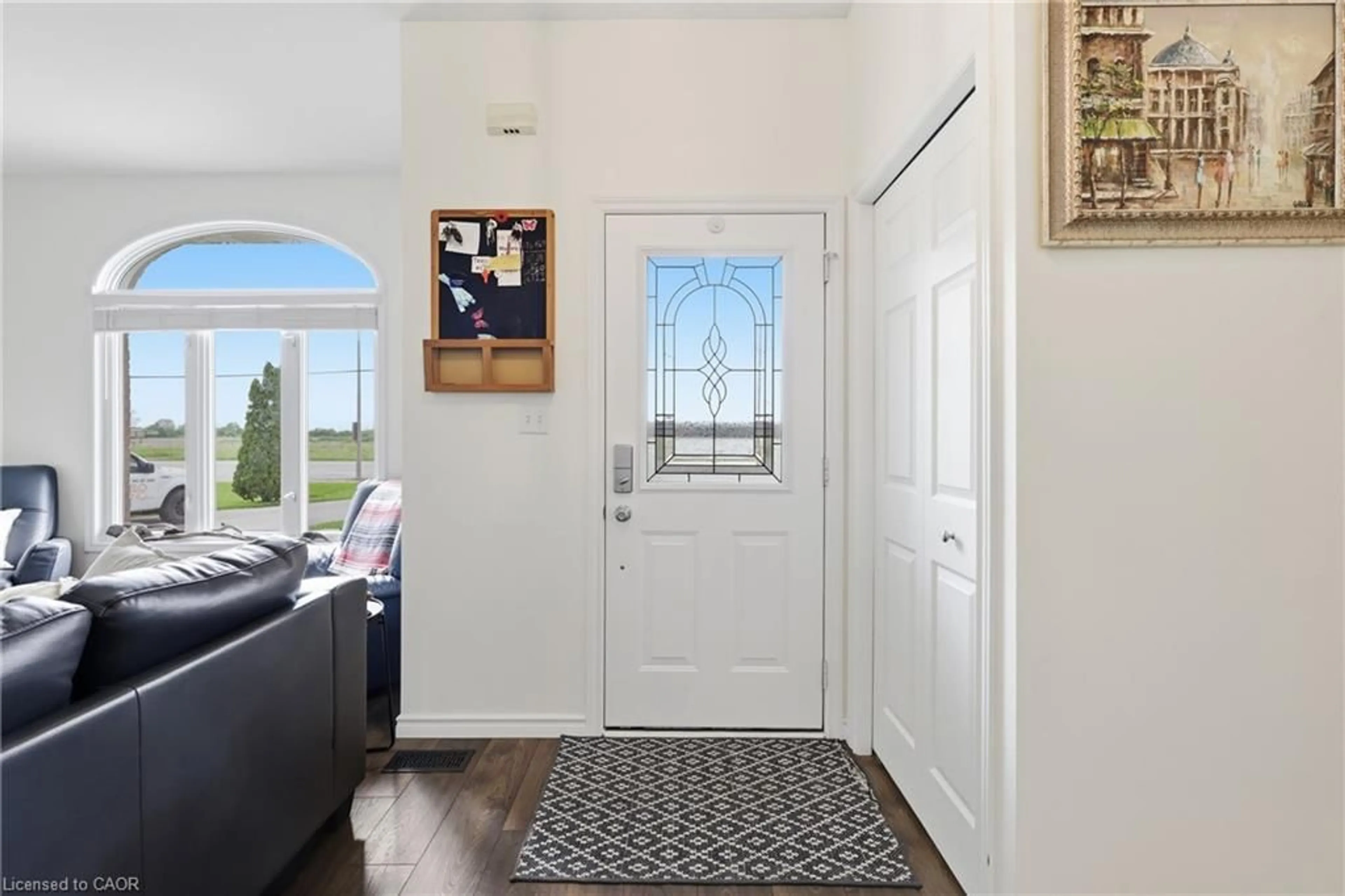 Indoor entryway for 172 King St, Hagersville Ontario N0A 1H0