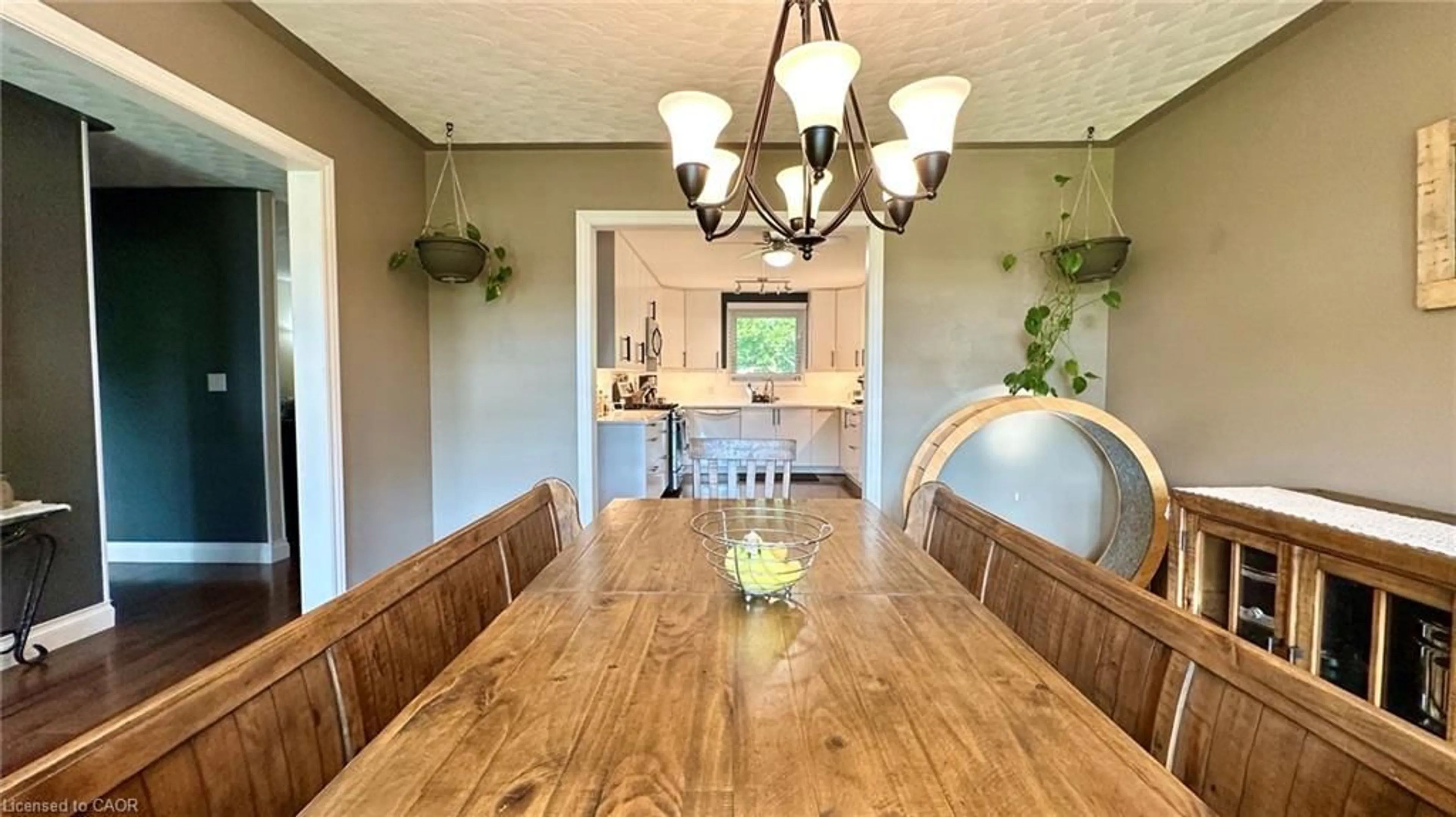 Dining room, wood/laminate floor for 10 Baltic Cir, Waterford Ontario N0E 1Y0