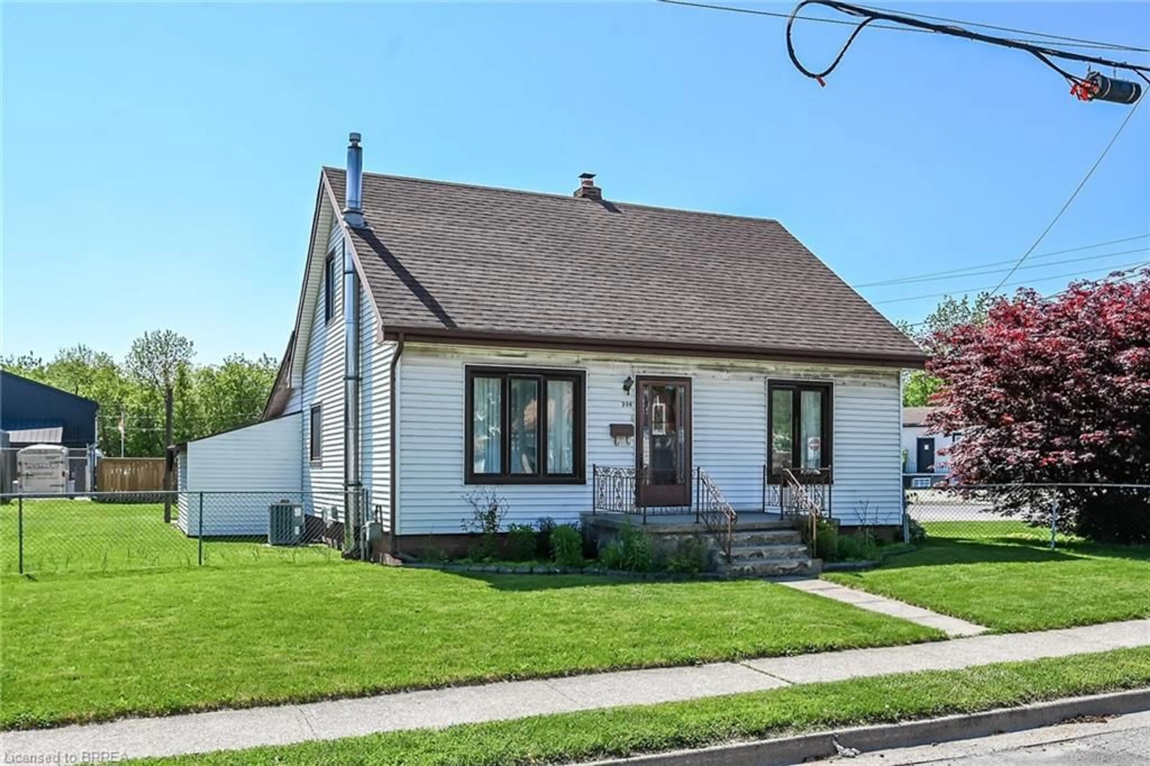 Home with vinyl exterior material, street for 396 Brock St, Brantford Ontario N3S 5Y7