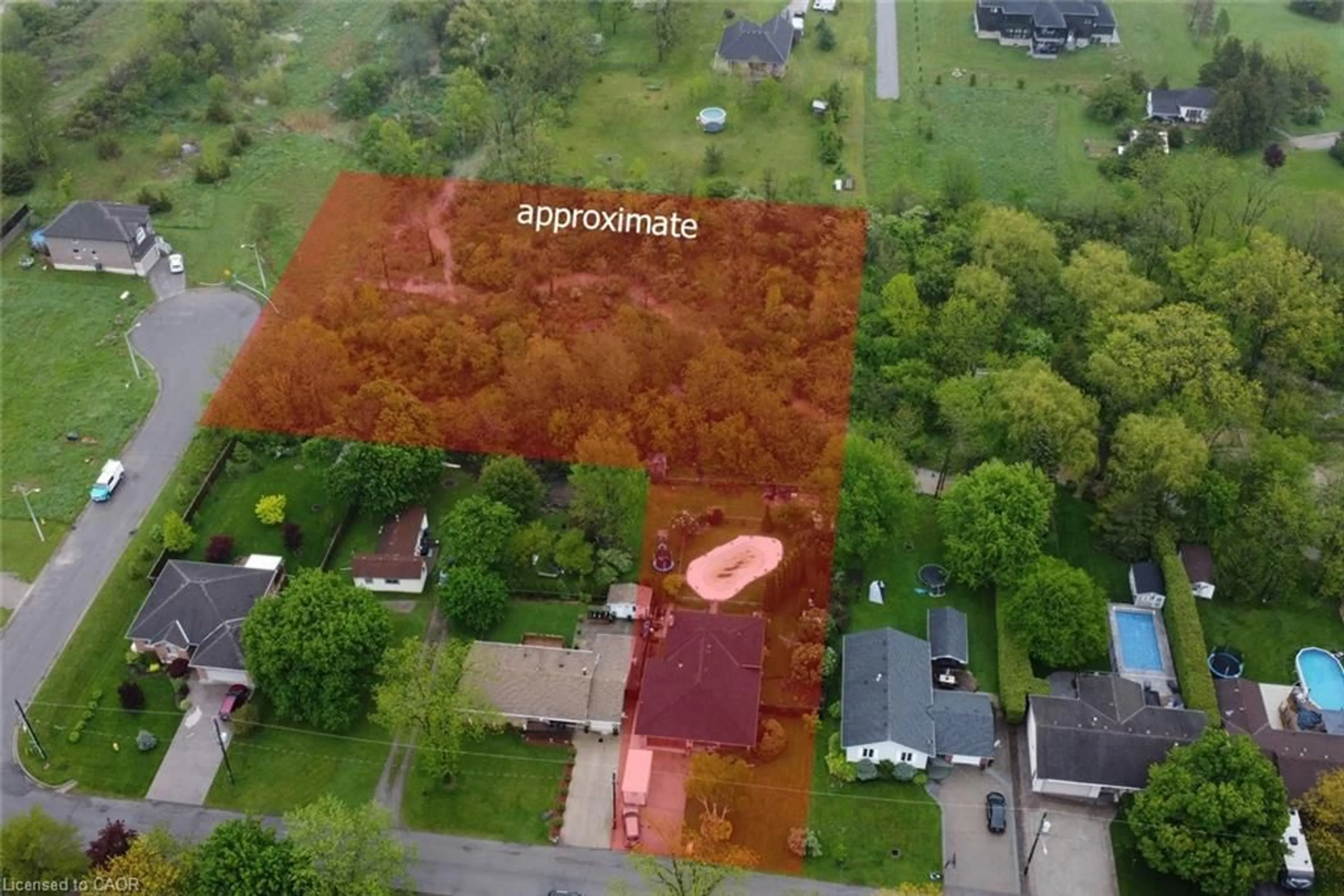 A pic from outside/outdoor area/front of a property/back of a property/a pic from drone, street for 64 Winnett St, Cayuga Ontario N0A 1E0