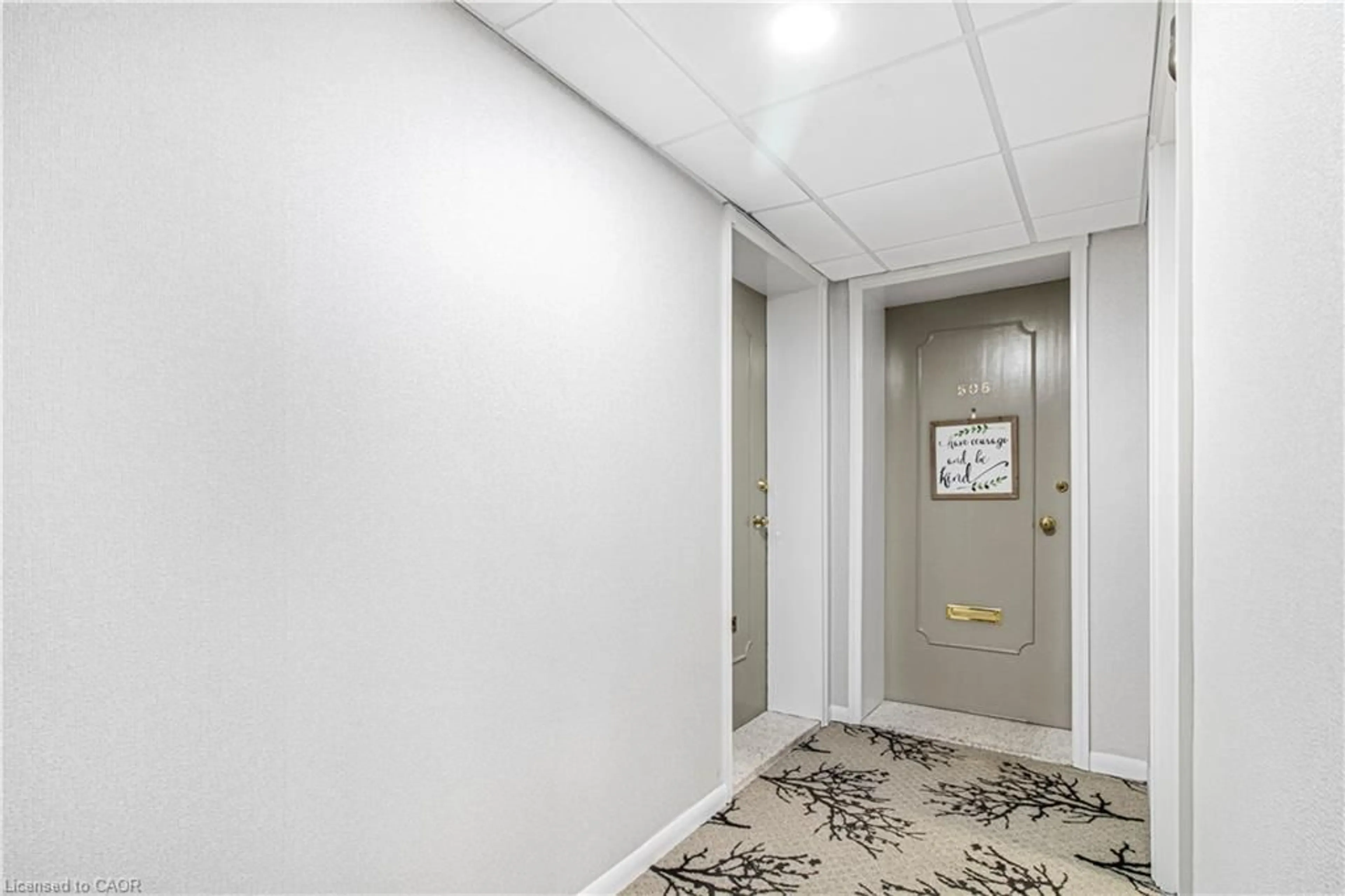 Indoor foyer for 8 Woodman Dr #507, Hamilton Ontario L8K 4C9