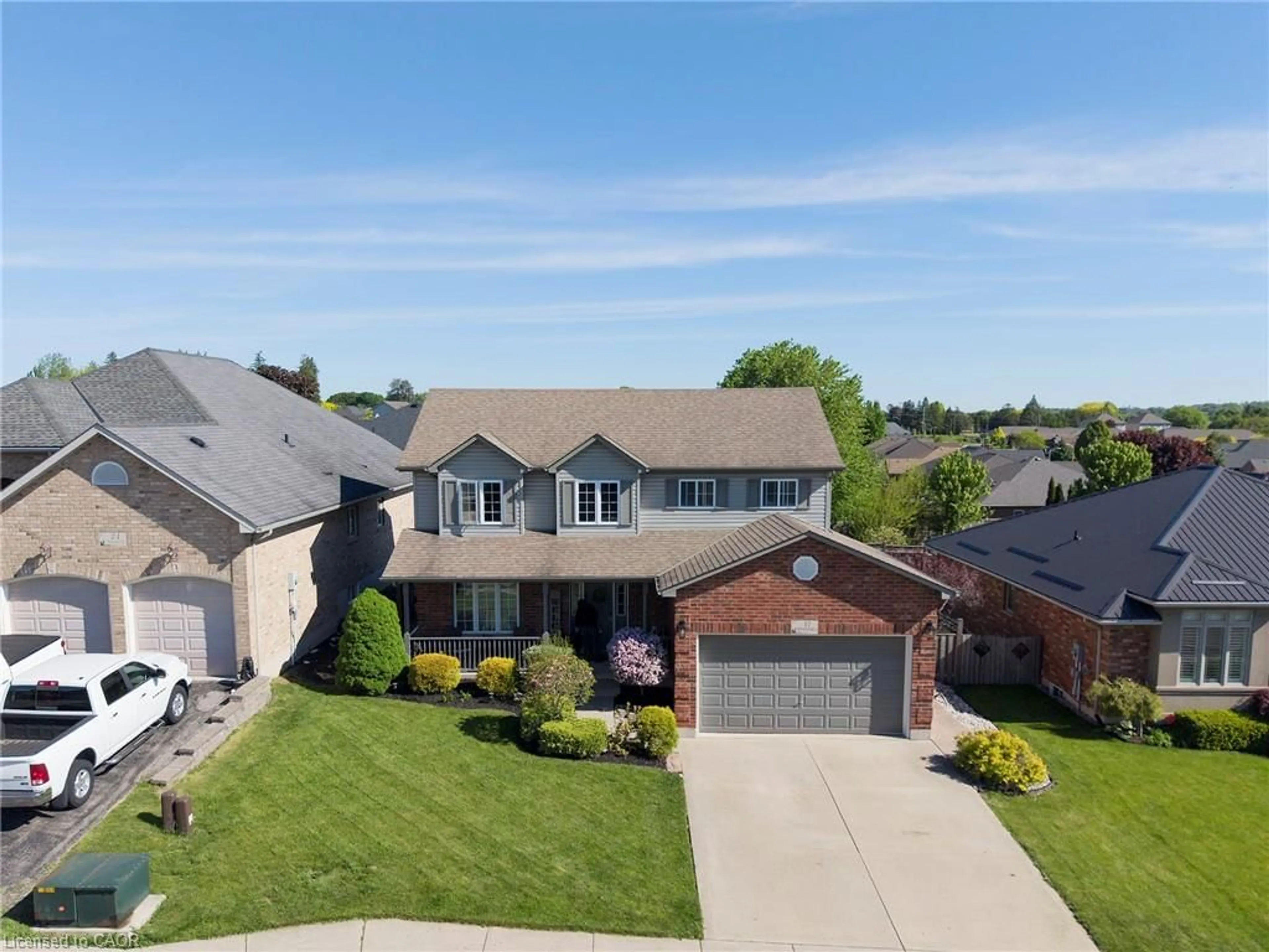 A pic from outside/outdoor area/front of a property/back of a property/a pic from drone, street for 17 Driftwood Dr, Simcoe Ontario N3Y 0A3